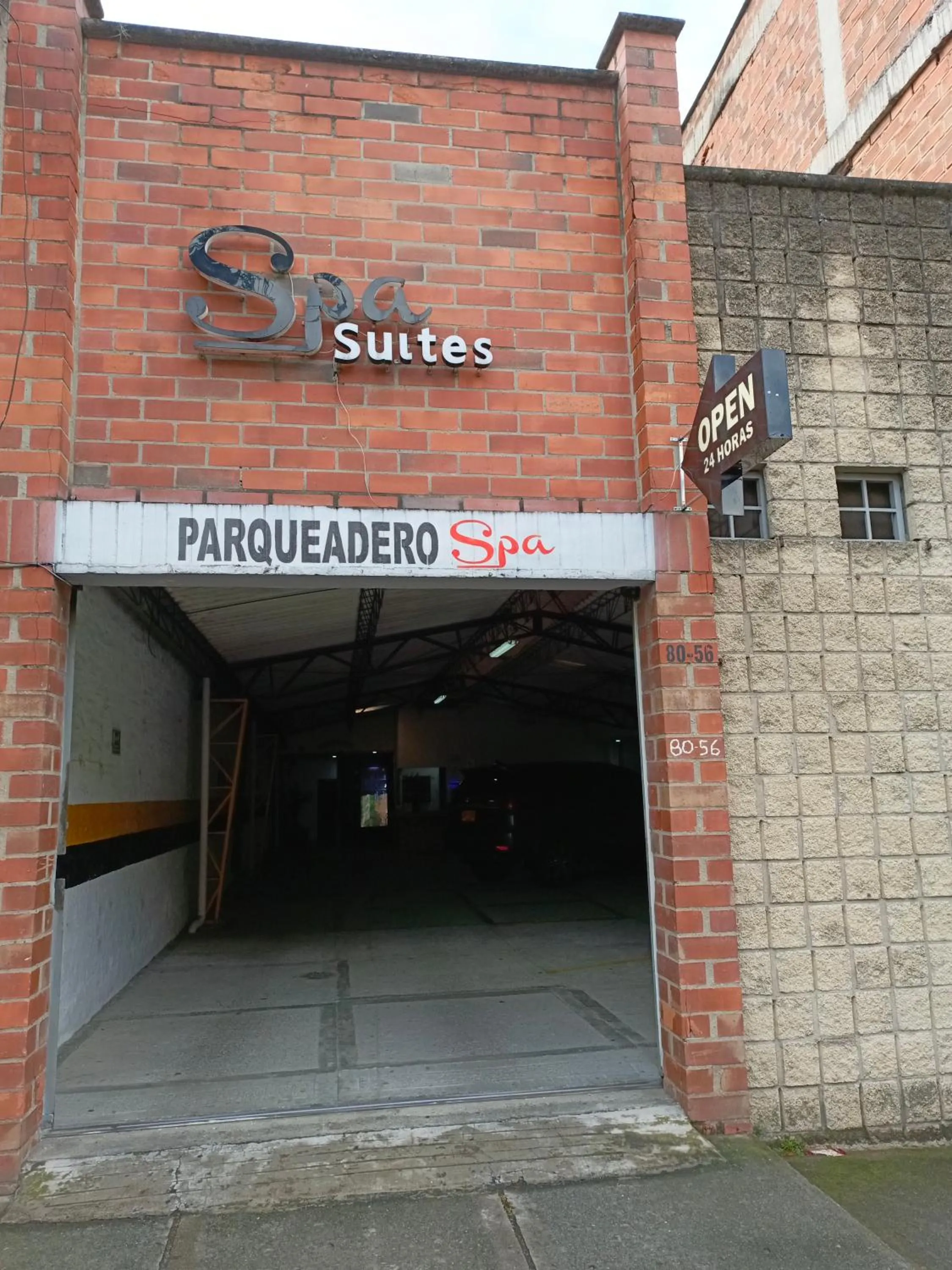Parking in Hotel Spa Laureles