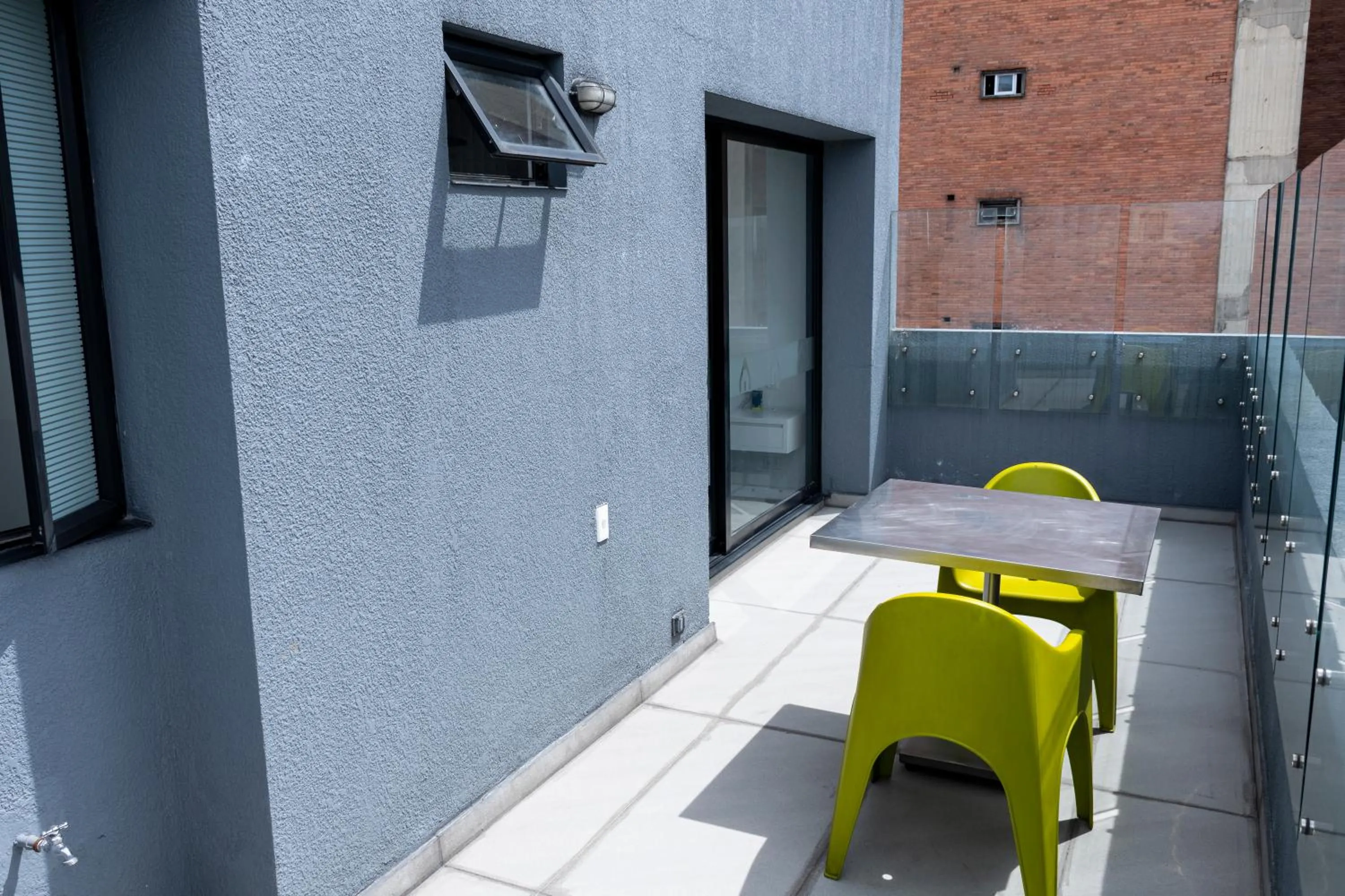 Photo of the whole room in Esstudia 17-4