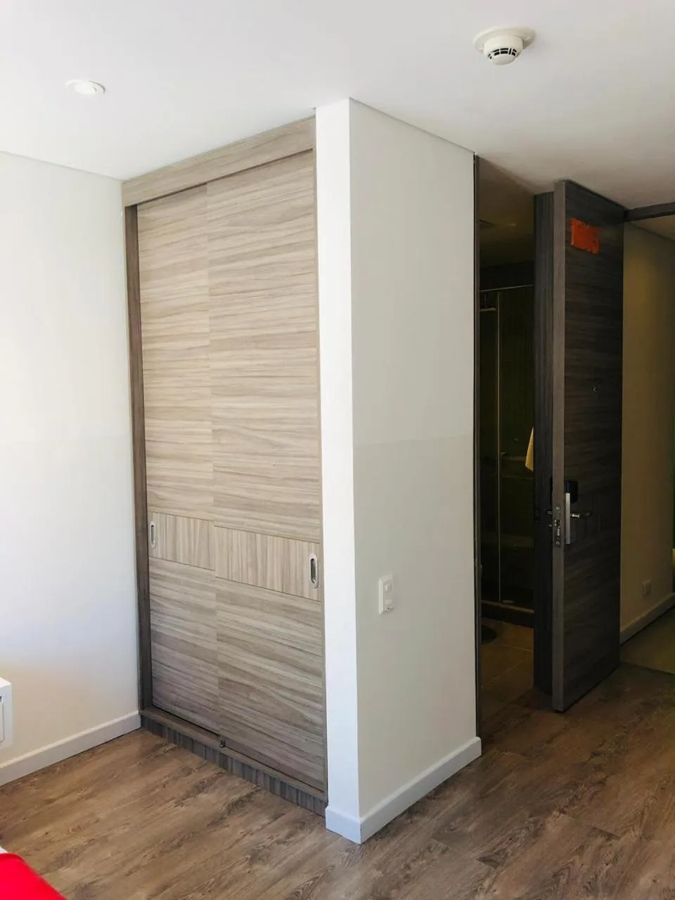 Photo of the whole room in Esstudia 17-4