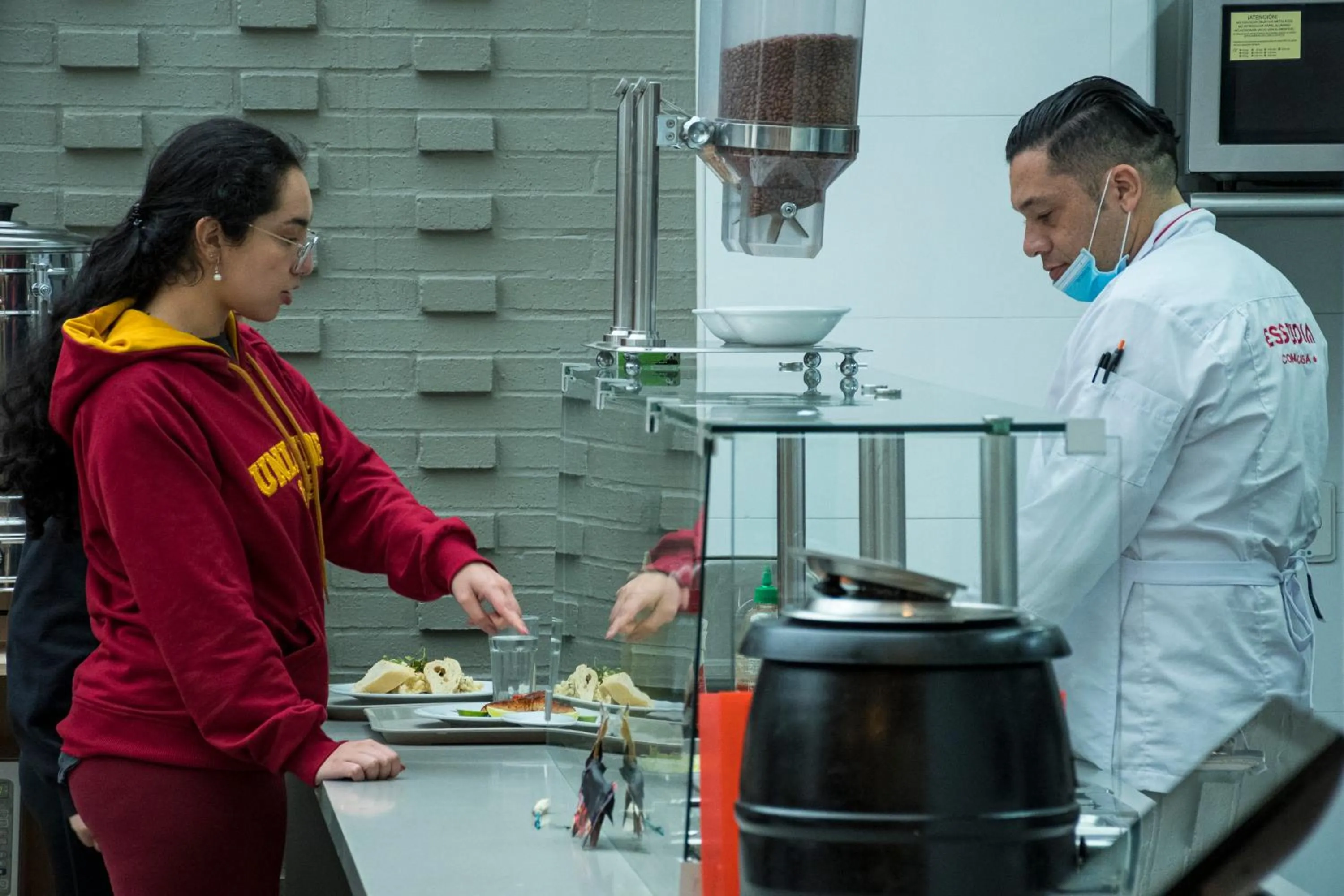 Restaurant/places to eat in Esstudia 17-4