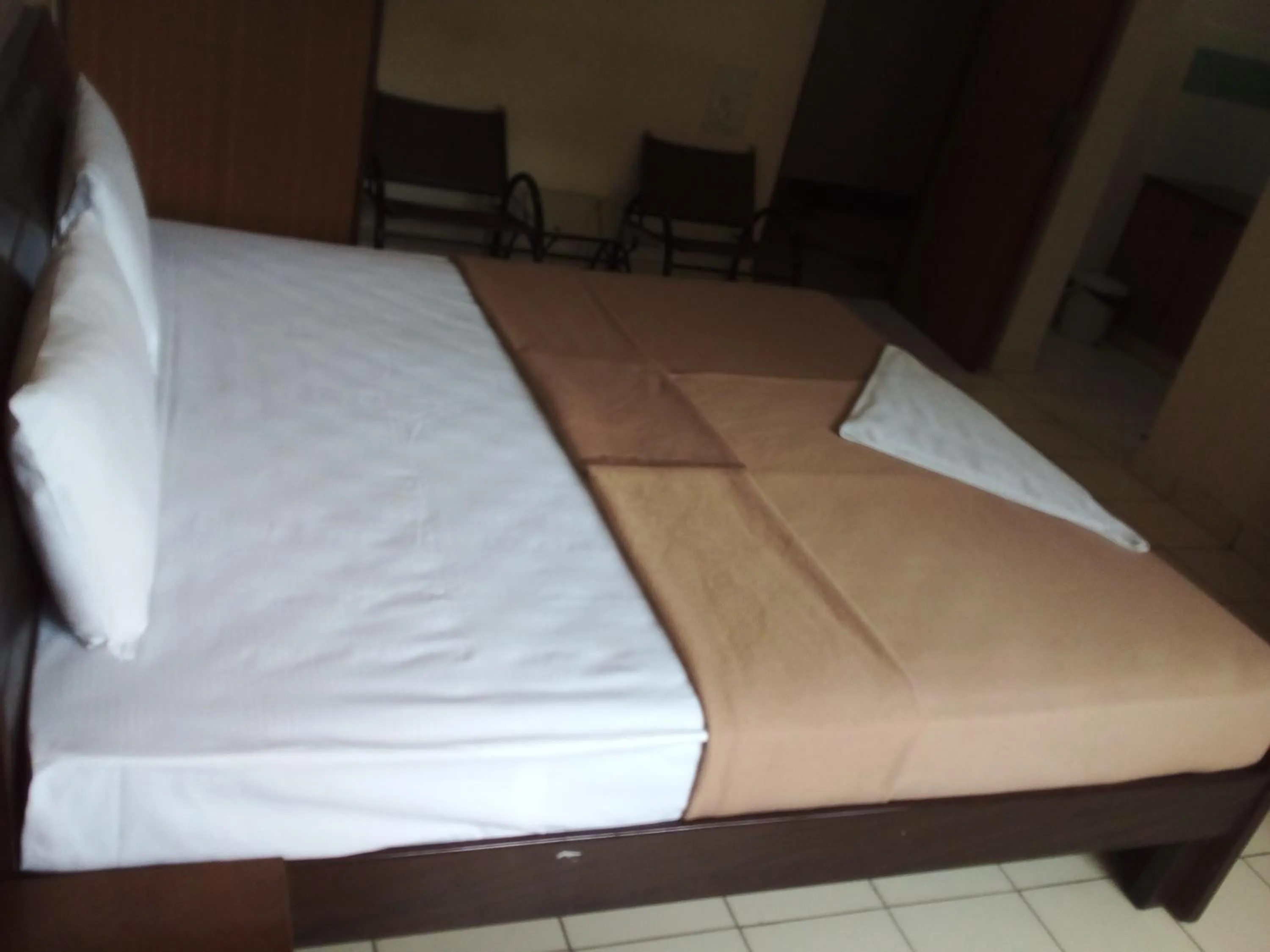 Bed in Shanthiniketan - Online Suites