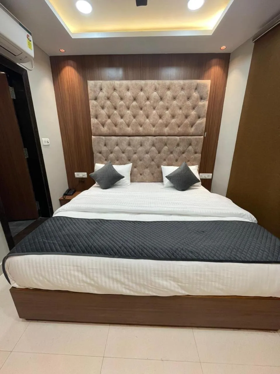 Bed in Vishwanath Inn