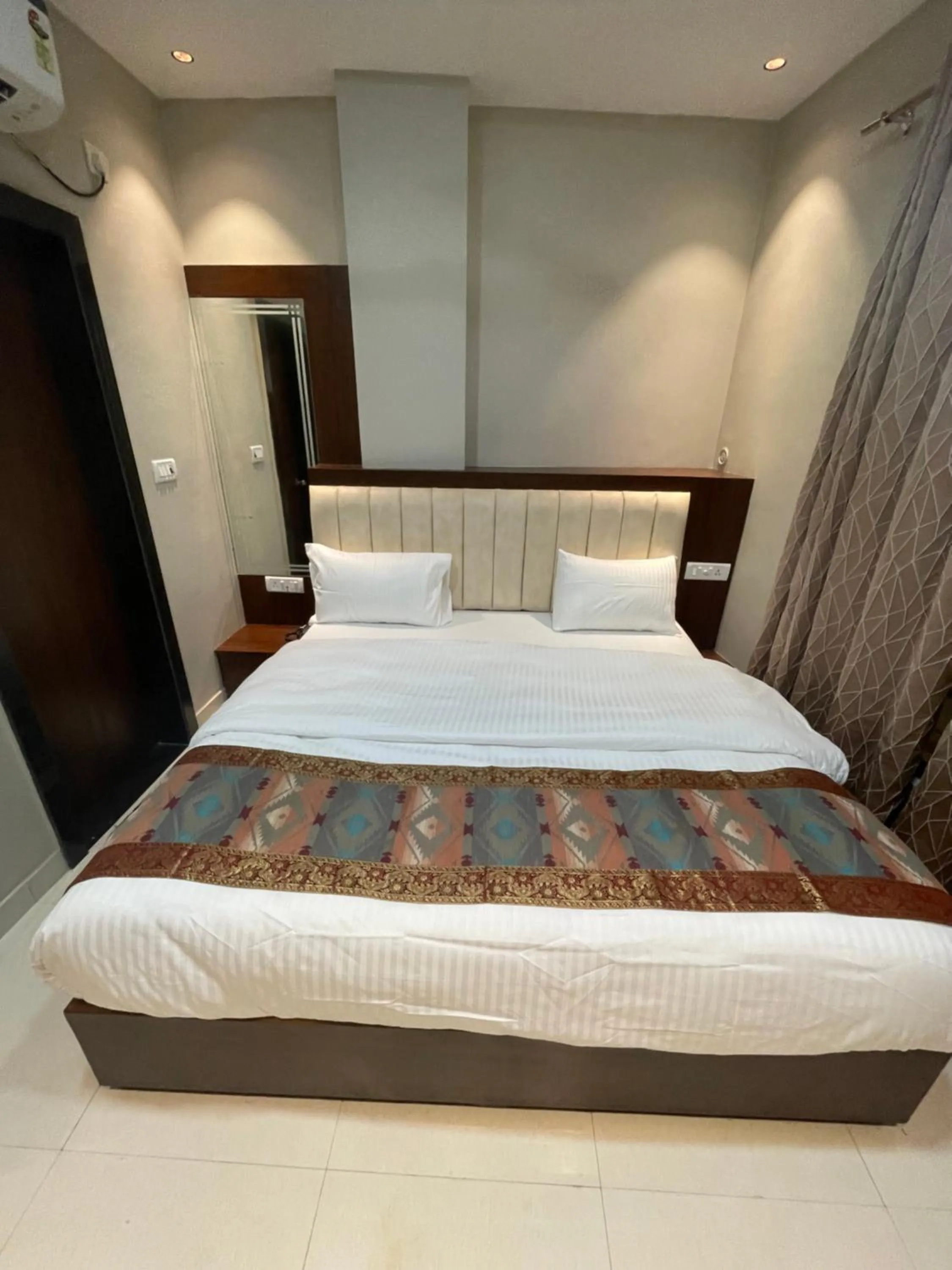 Bed in Vishwanath Inn