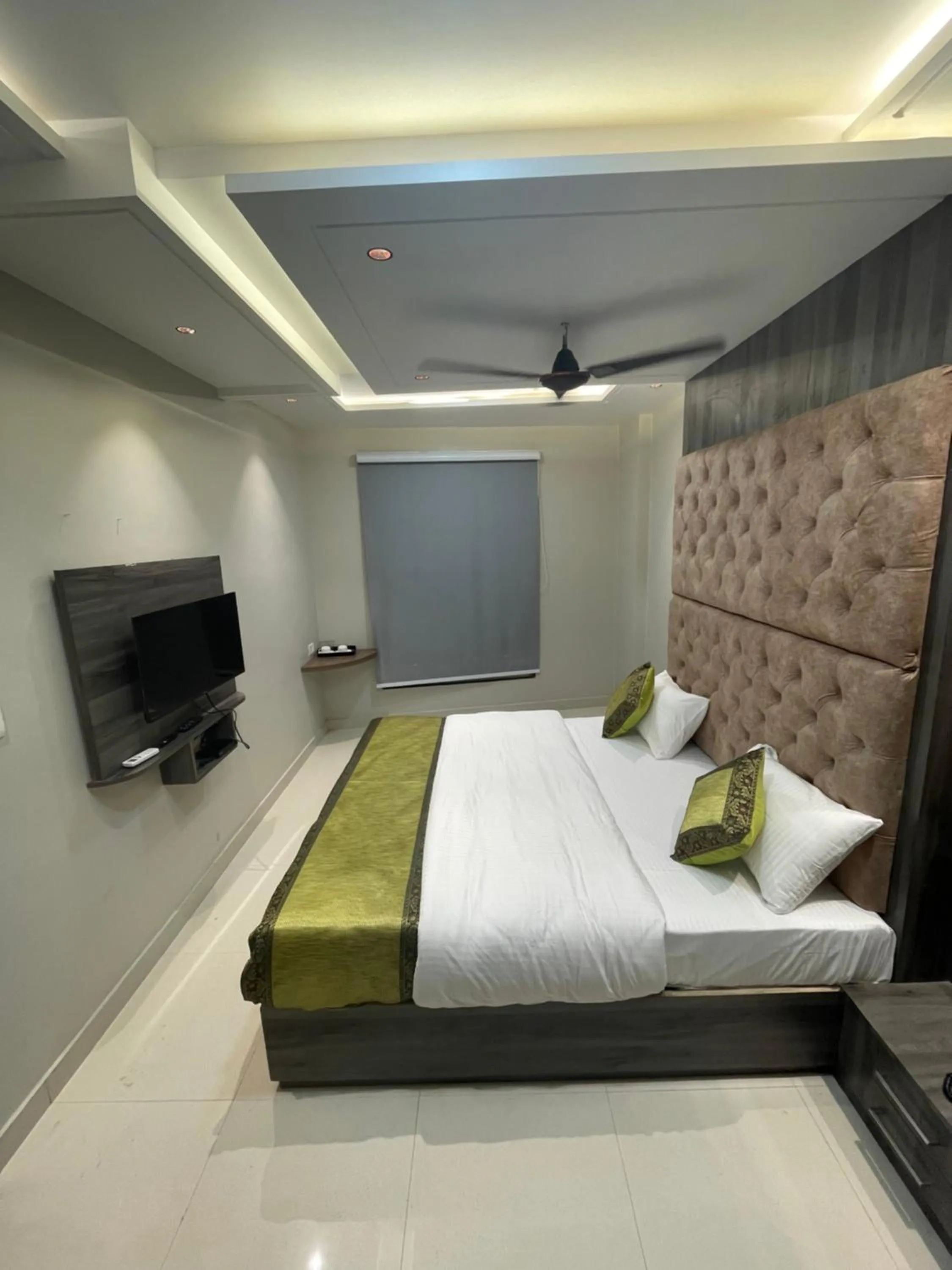 Bed in Vishwanath Inn