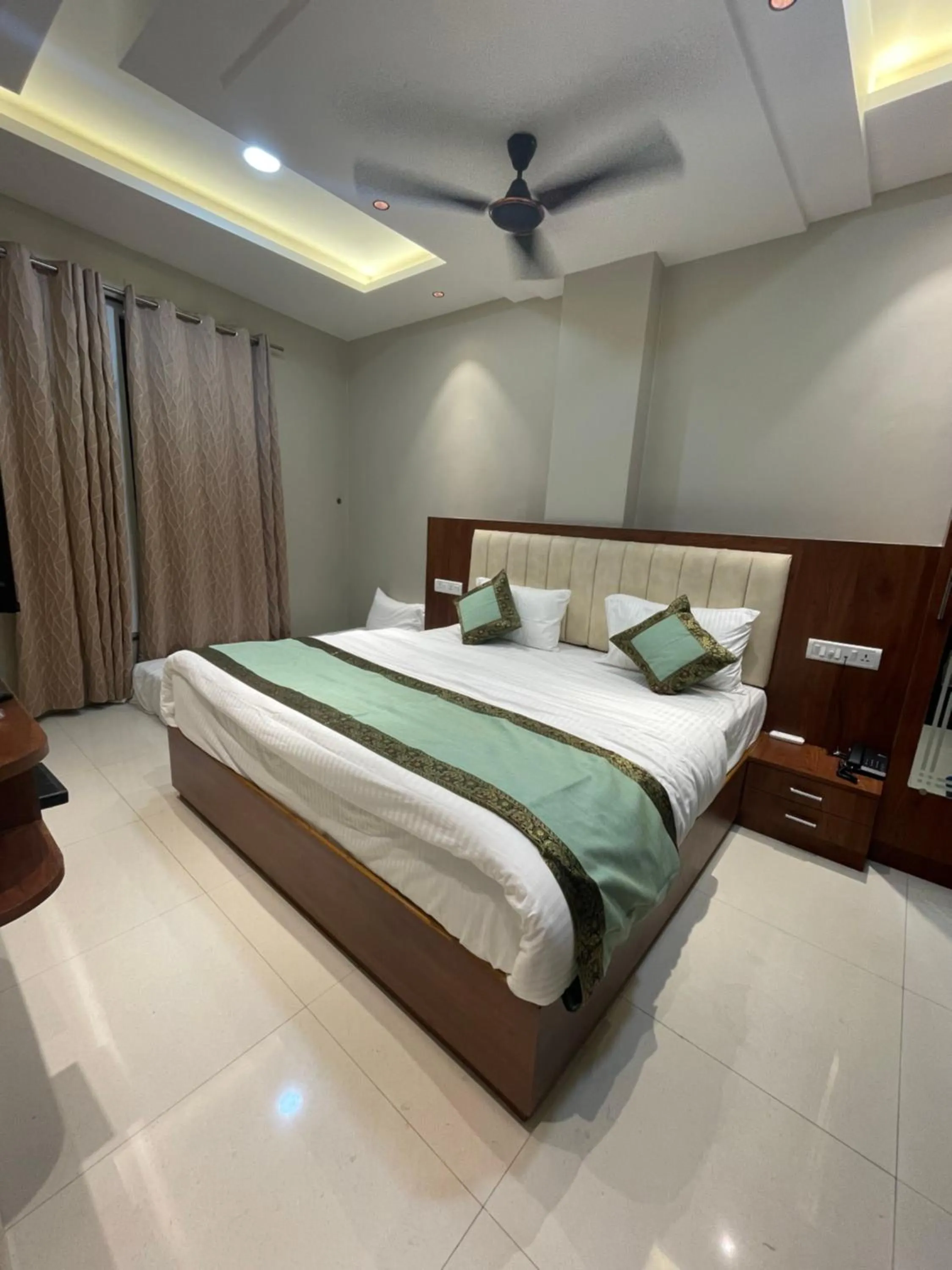 Bed in Vishwanath Inn