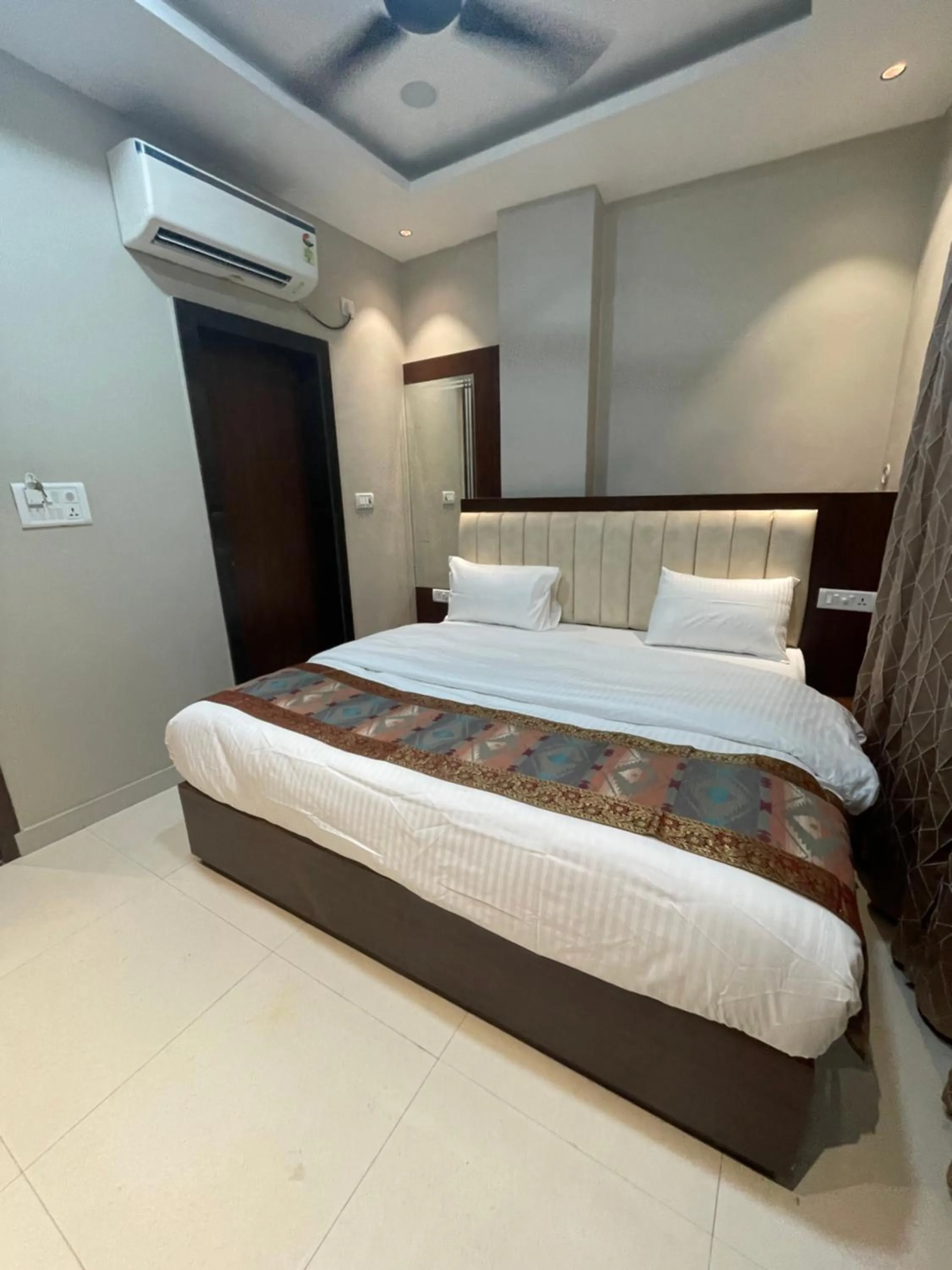 Bed in Vishwanath Inn