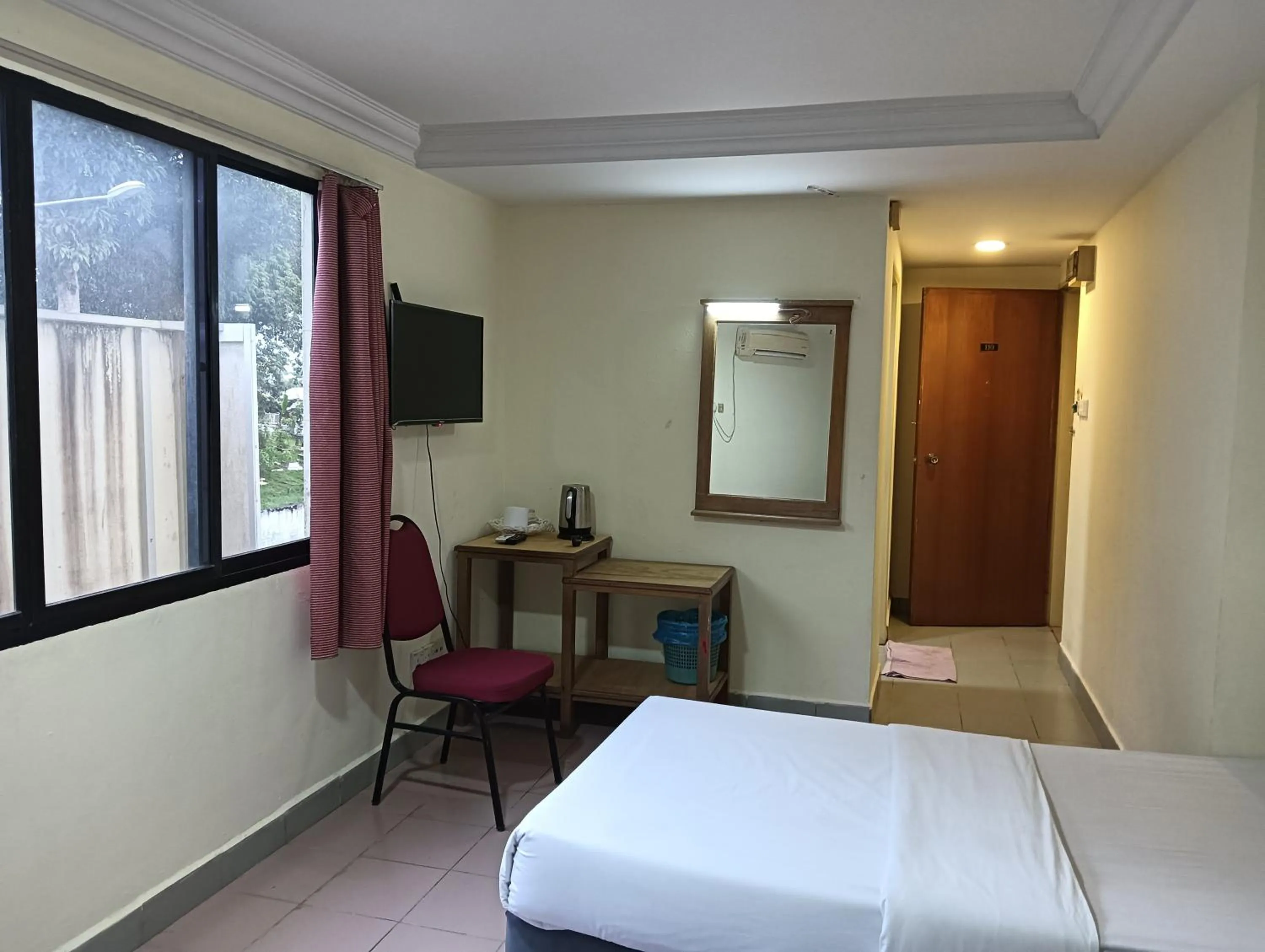 Bedroom, Bed in Hotel O Wawasan Inn