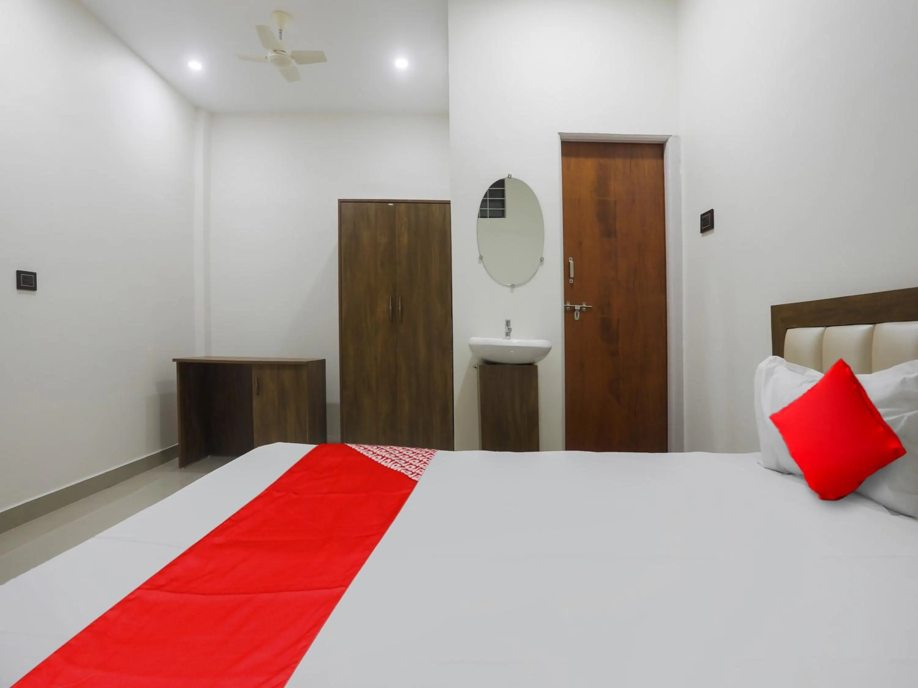 Bedroom, Bed in Hotel O by OYO RAHUL SERVICE APPARTMENT 2