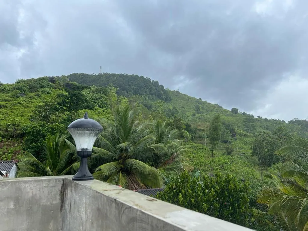 Hiking in Ellakanda Nature Villa