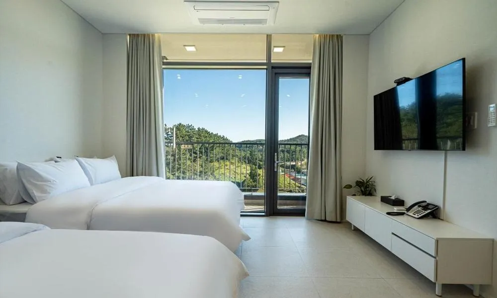 Natural landscape in Hillsnorkelbeach hotel