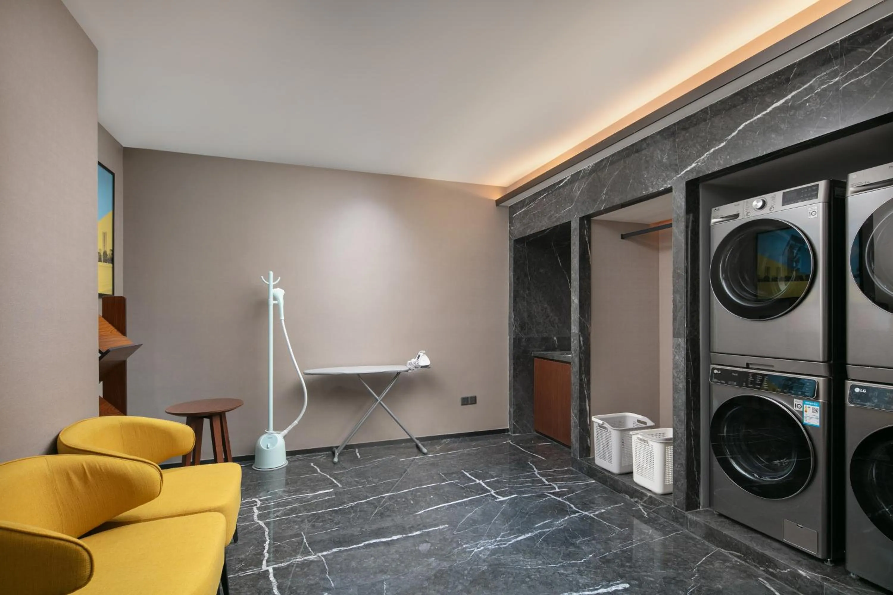 washing machine in Hampton by Hilton Foshan Dali