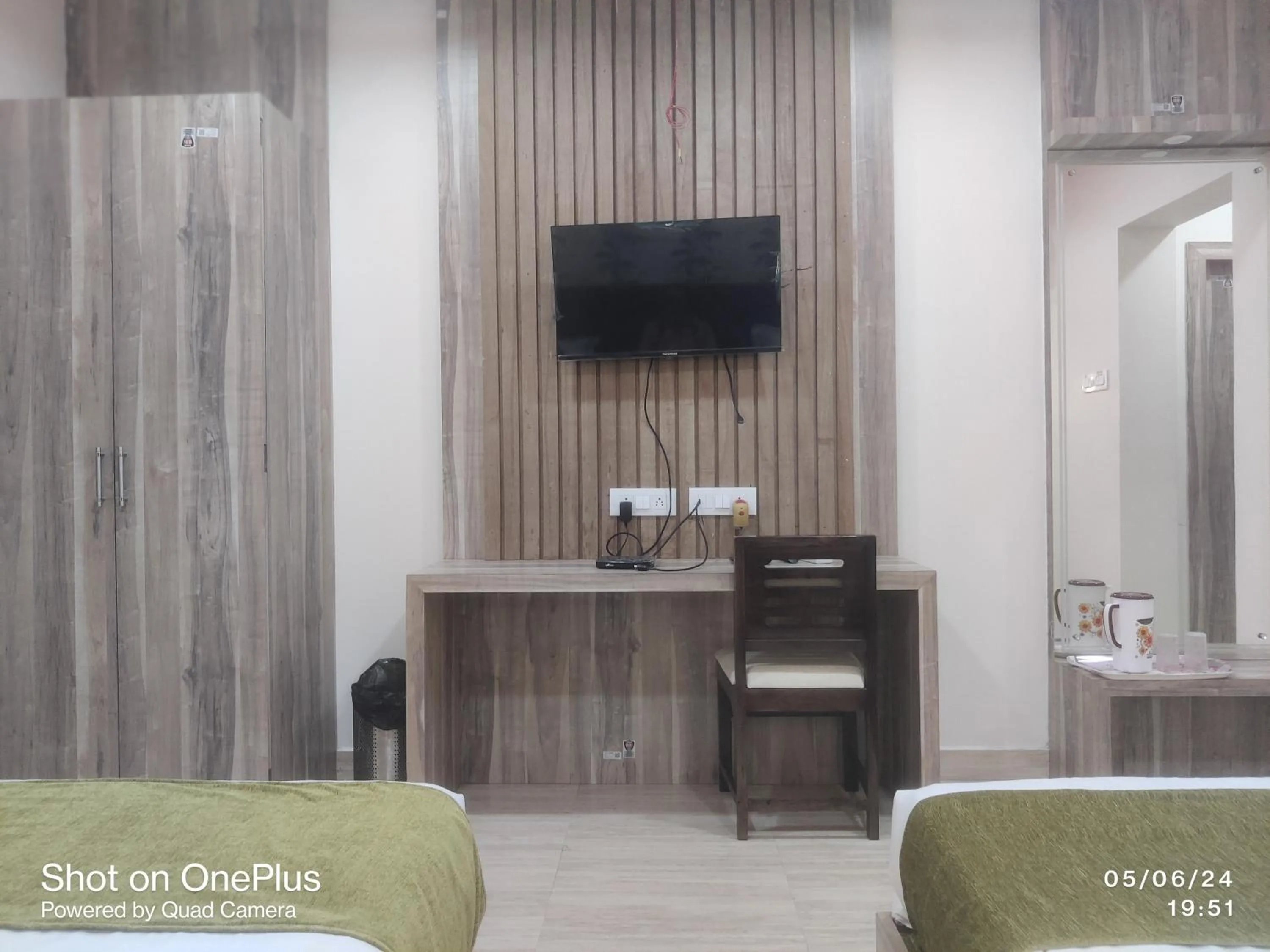 Living room, Bed in Hotel Praj Paradise