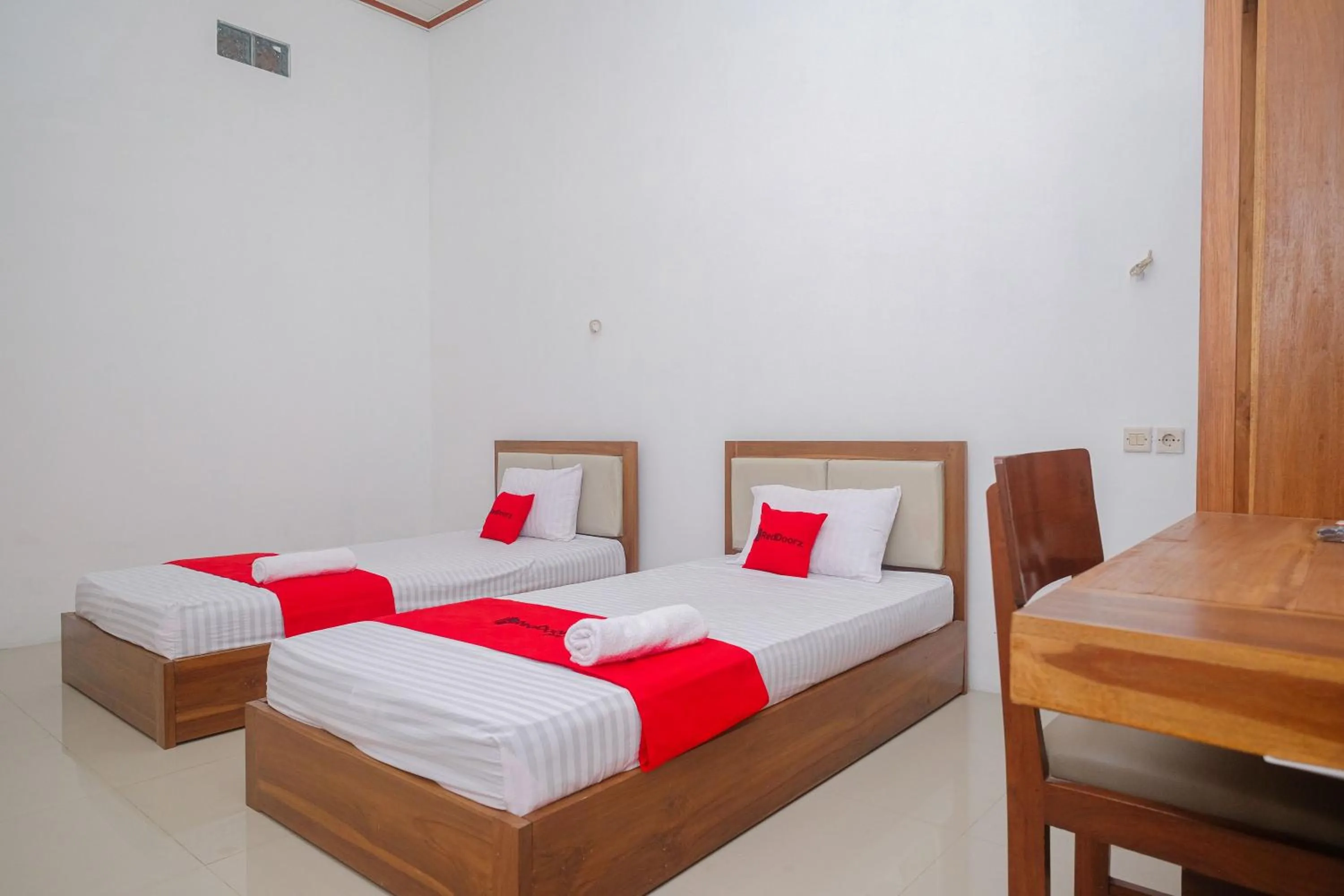 Bed in RedDoorz Syariah near Alun Alun Temanggung