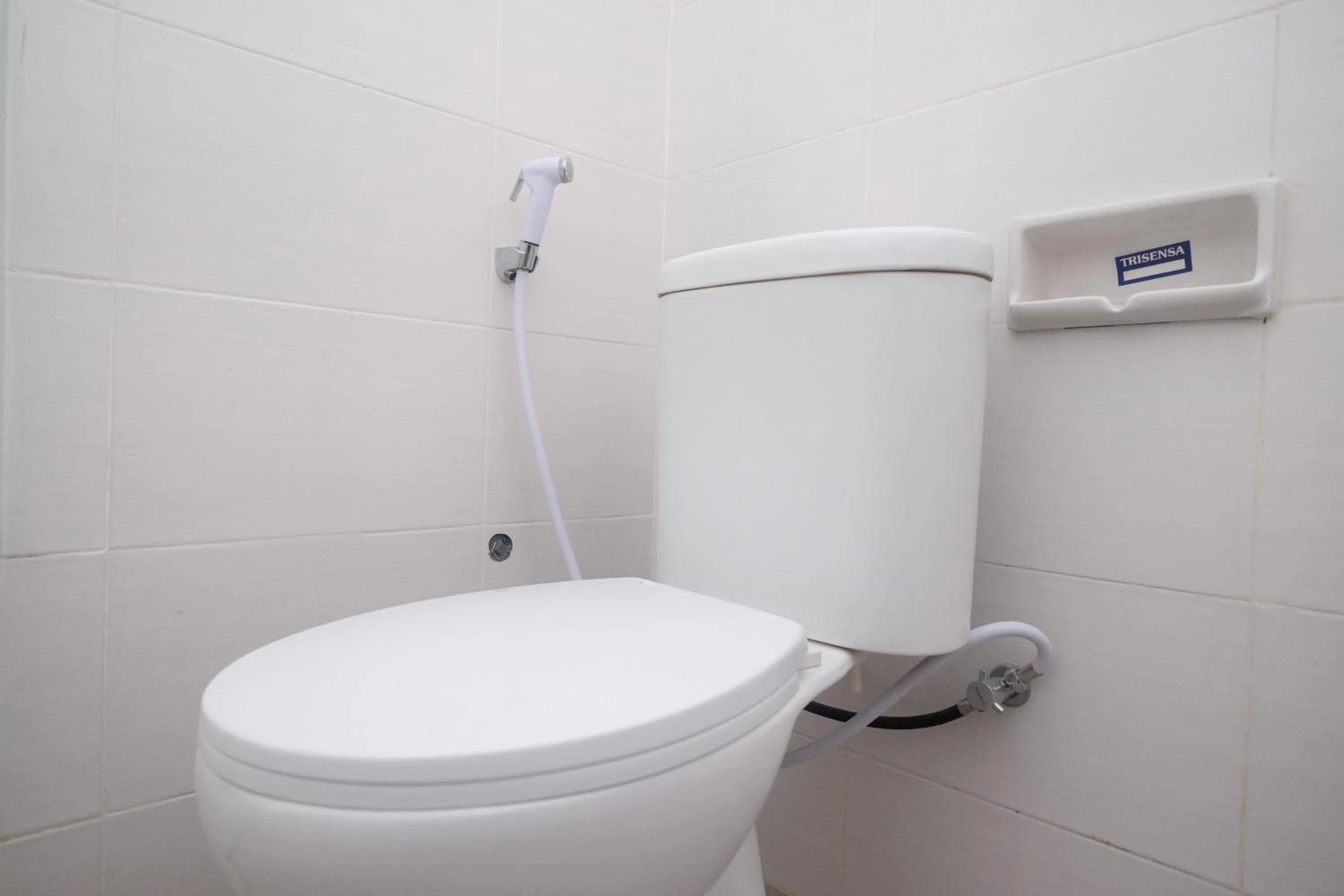 Bathroom in RedDoorz Syariah near Alun Alun Temanggung