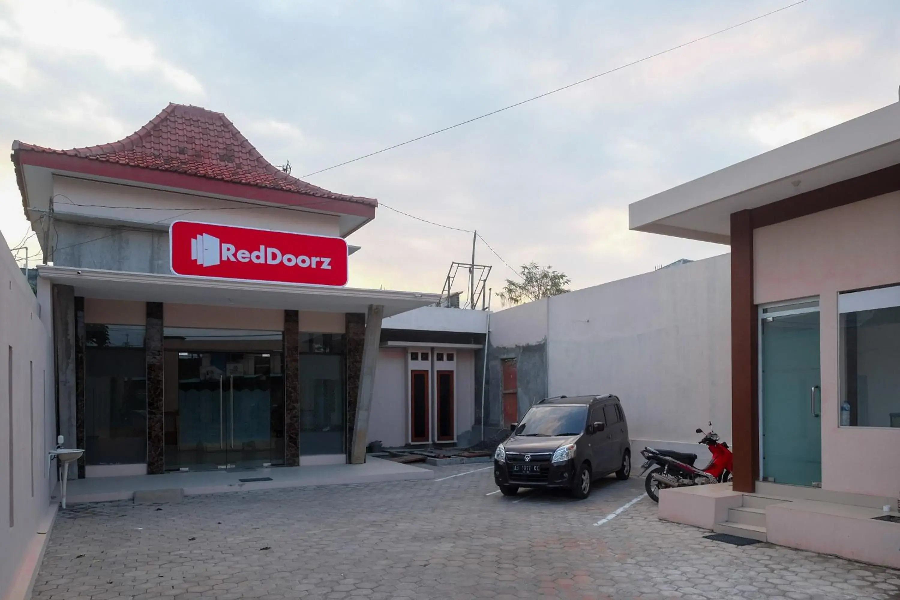 Property building in RedDoorz Syariah near Alun Alun Temanggung Property building in RedDoorz Syariah near Alun Alun Temanggung