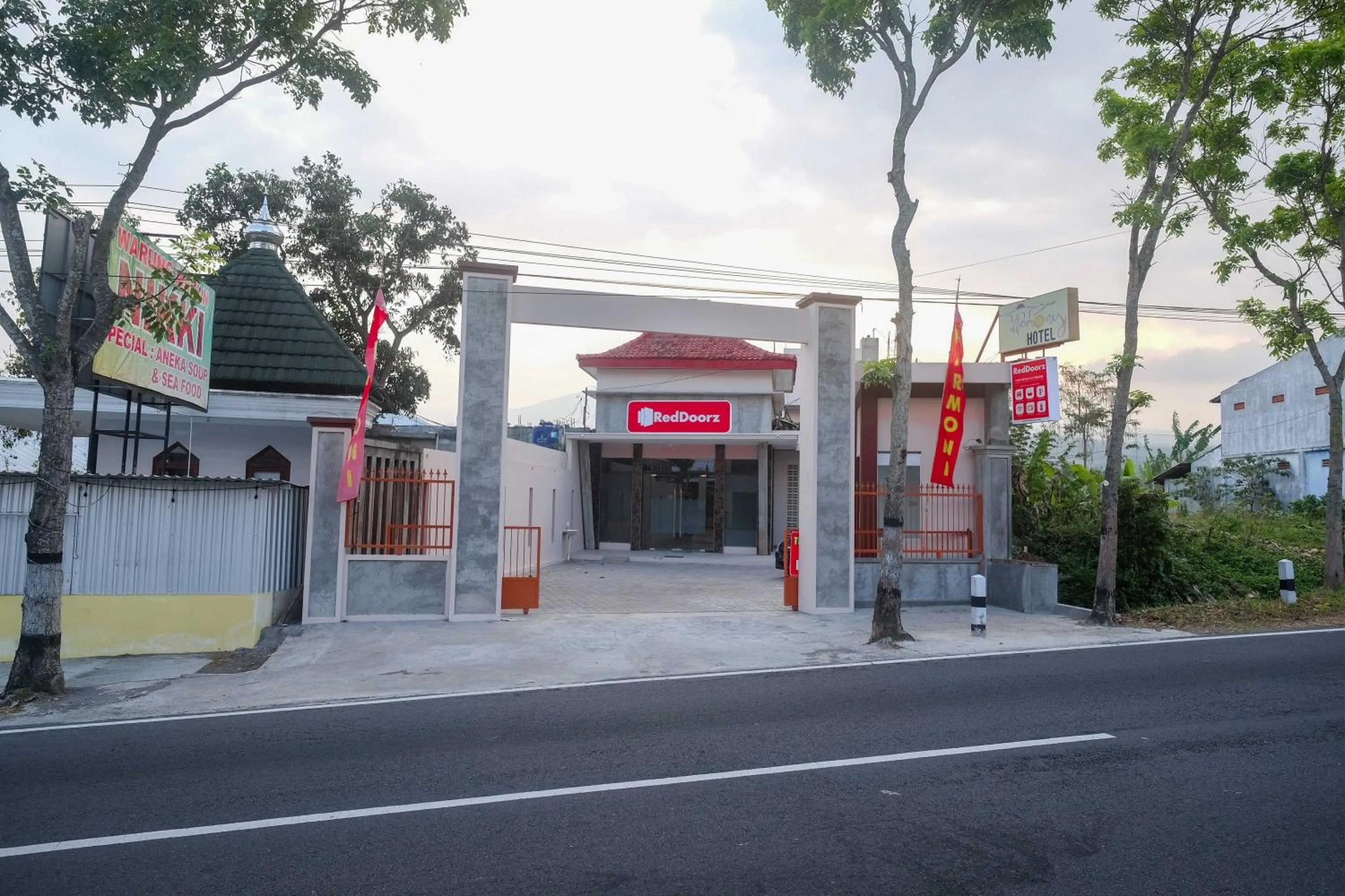 Property building in RedDoorz Syariah near Alun Alun Temanggung