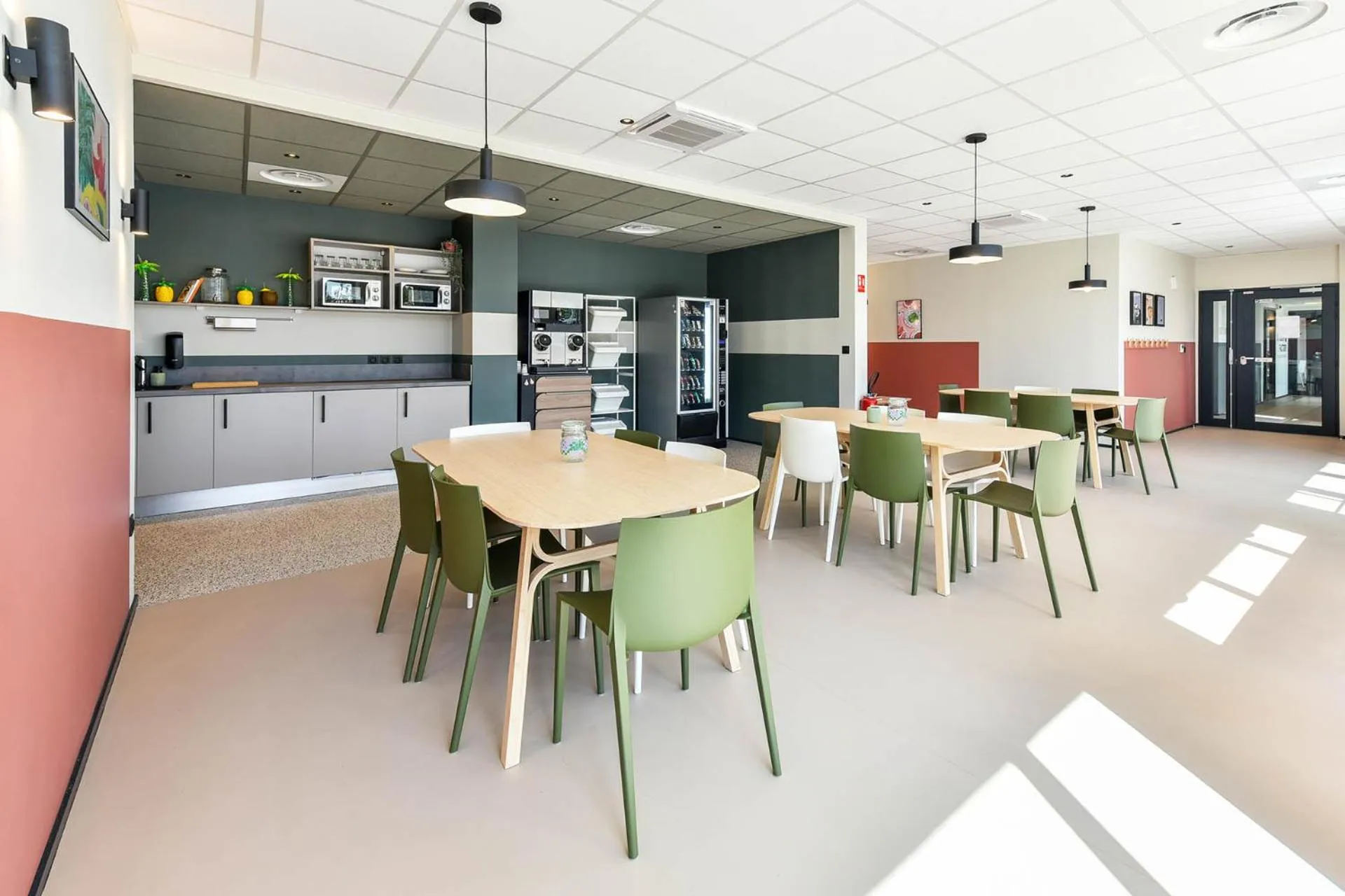 Communal lounge/ TV room in Appart'hôtel Toulouse Zénith