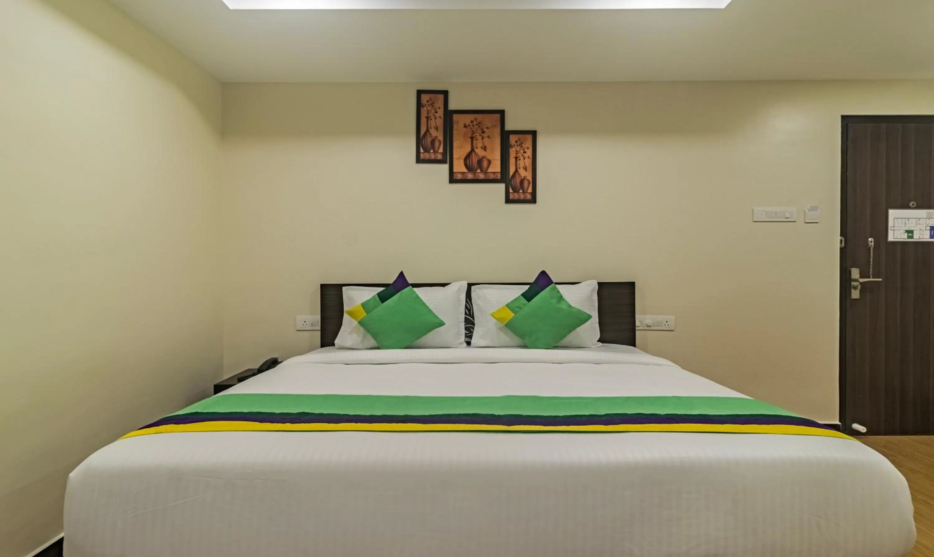 Bed in Treebo Address Inn Jubilee Hills