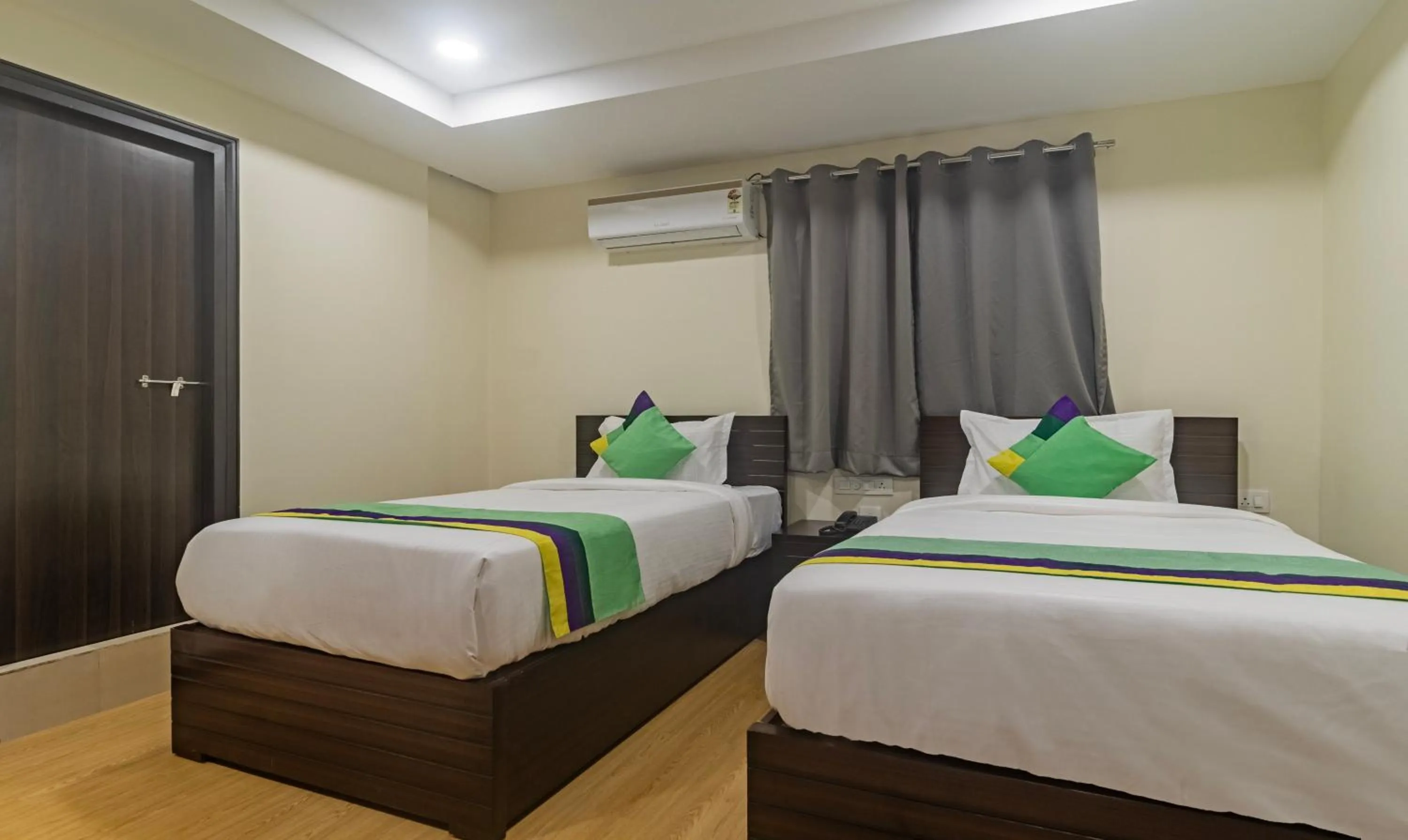 Bed in Treebo Address Inn Jubilee Hills
