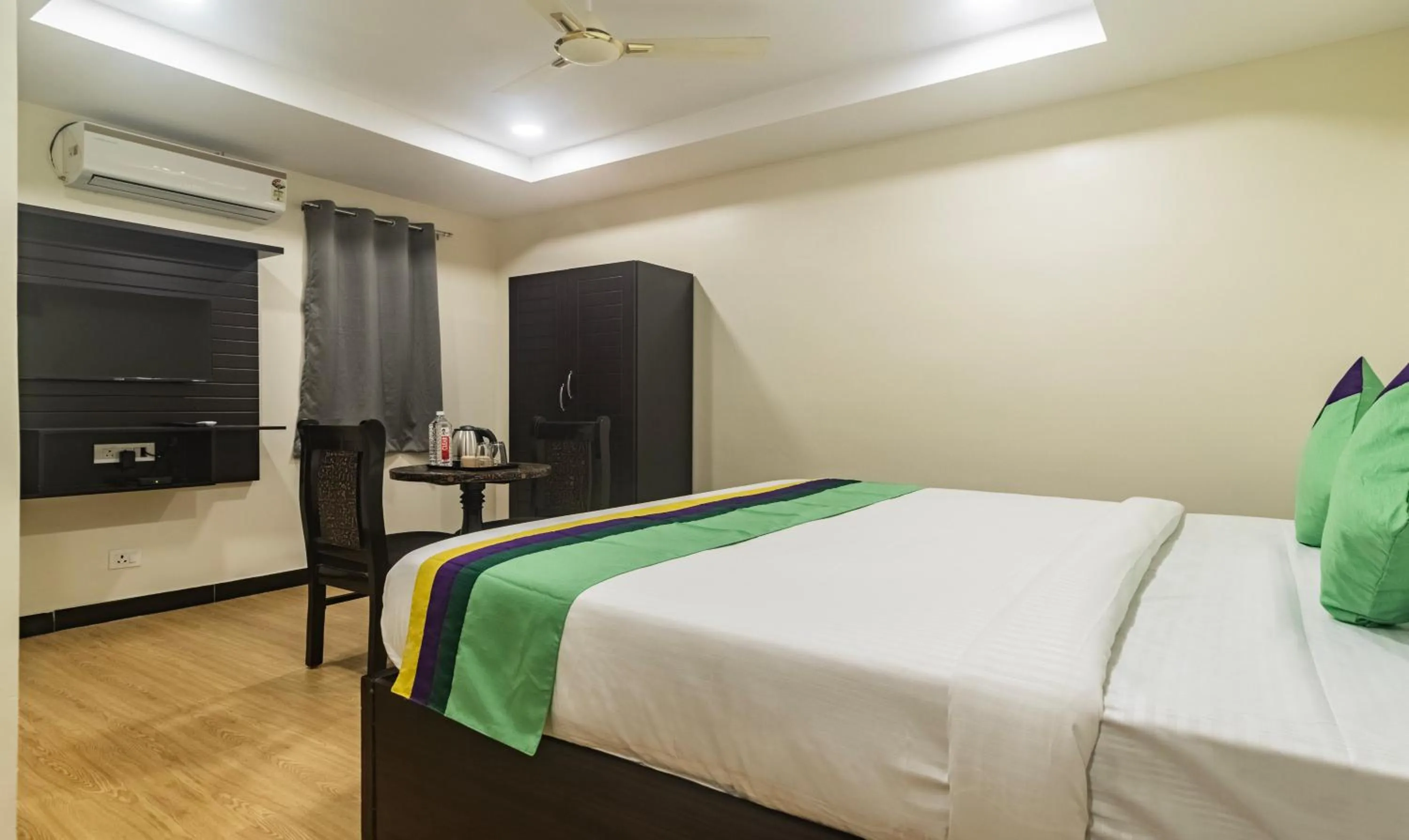 Bed in Treebo Address Inn Jubilee Hills
