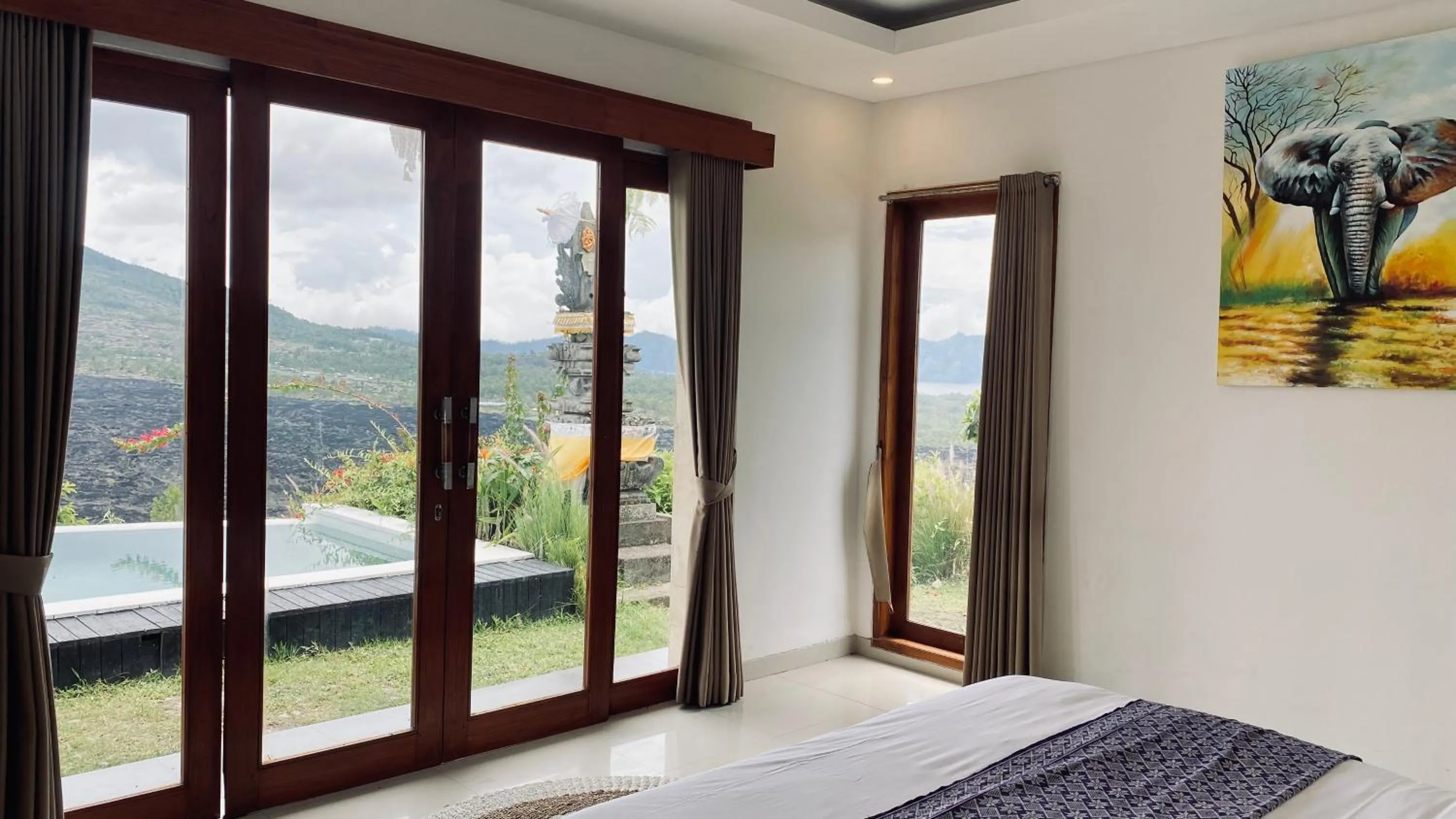 Mountain view, Bed in Sari Sky Bali