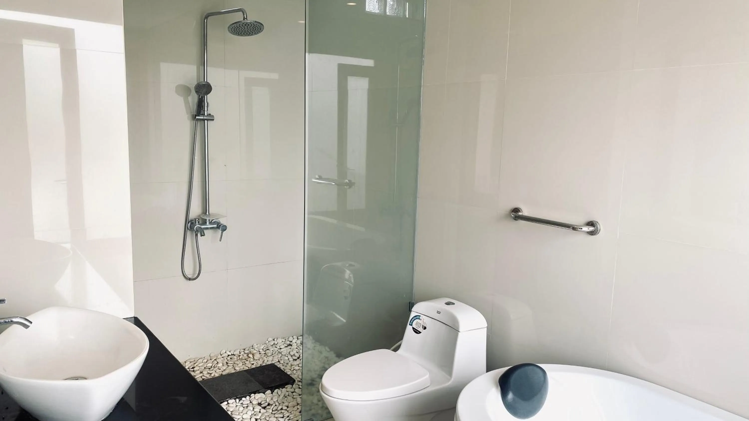 Shower in Sari Sky Bali