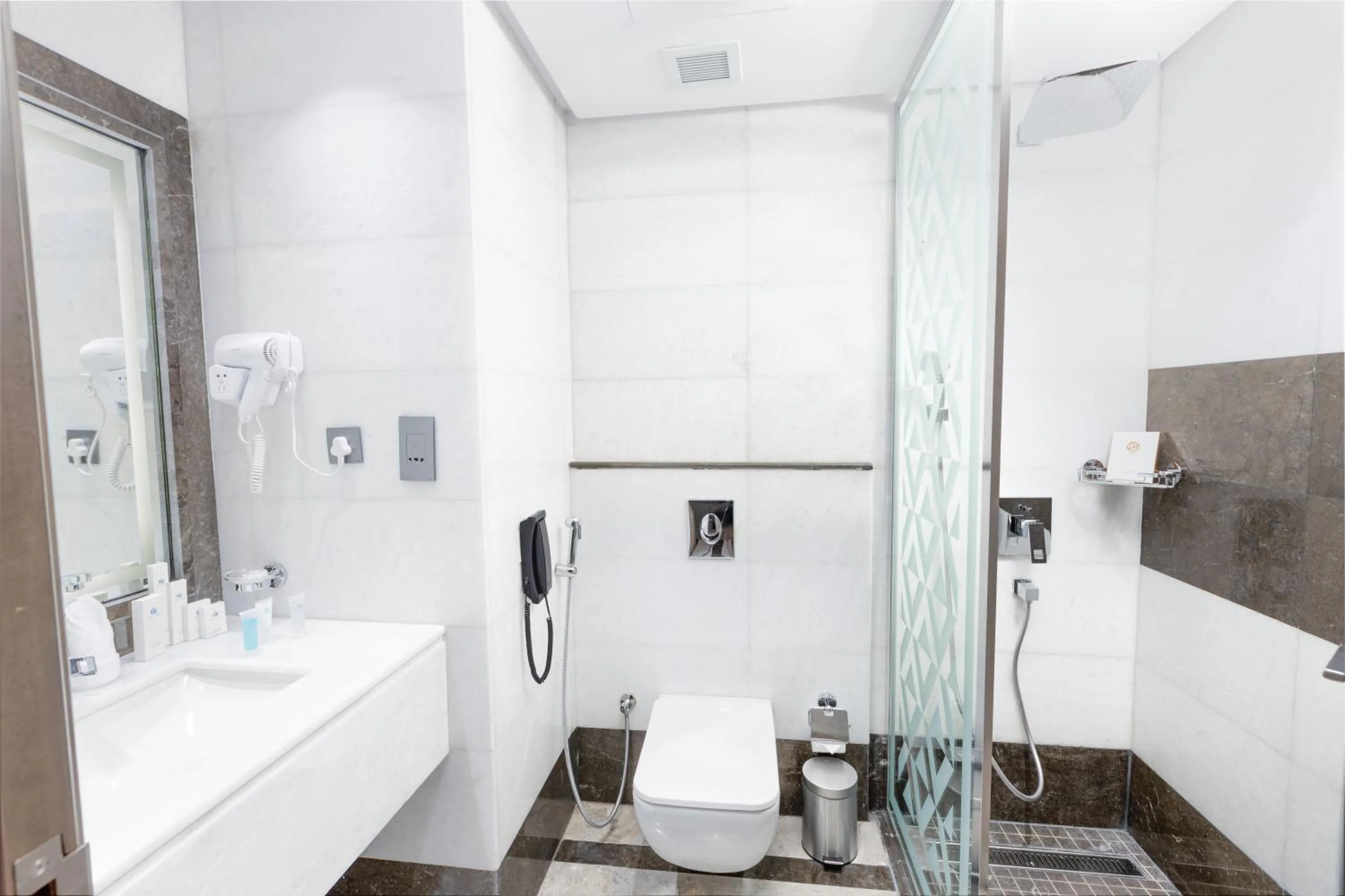 Shower in View Al Madinah Hotel