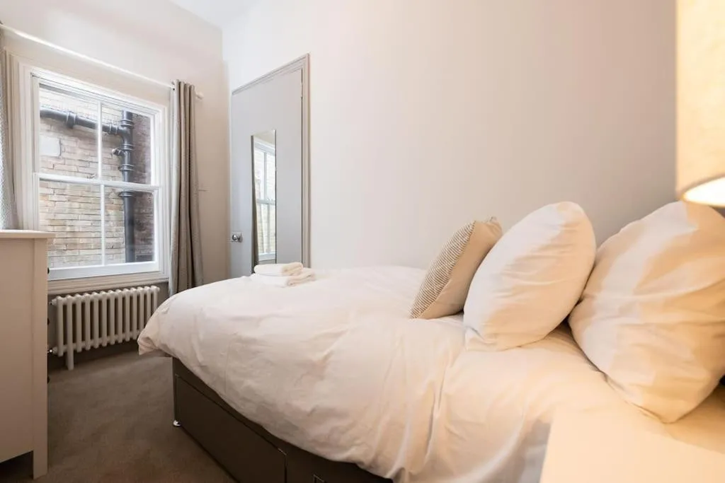 3 Castle Mews