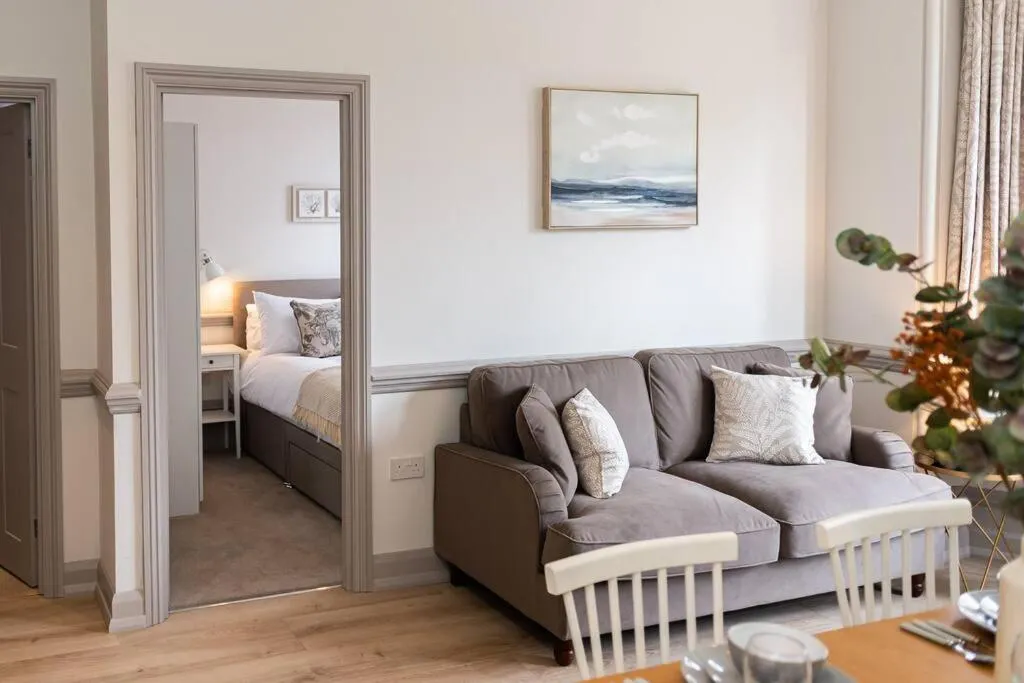 3 Castle Mews