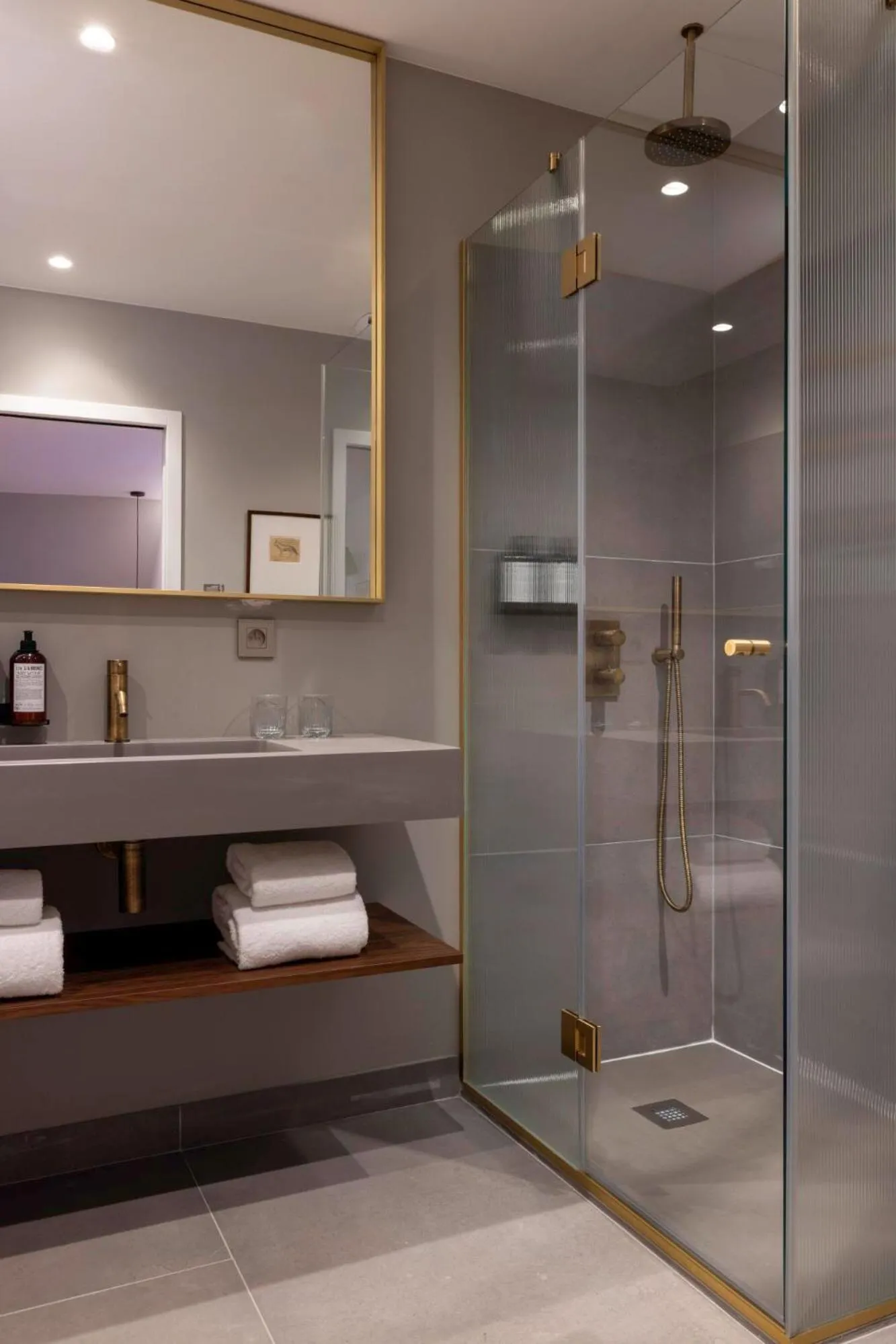 Shower in Hôtel Pilgrim