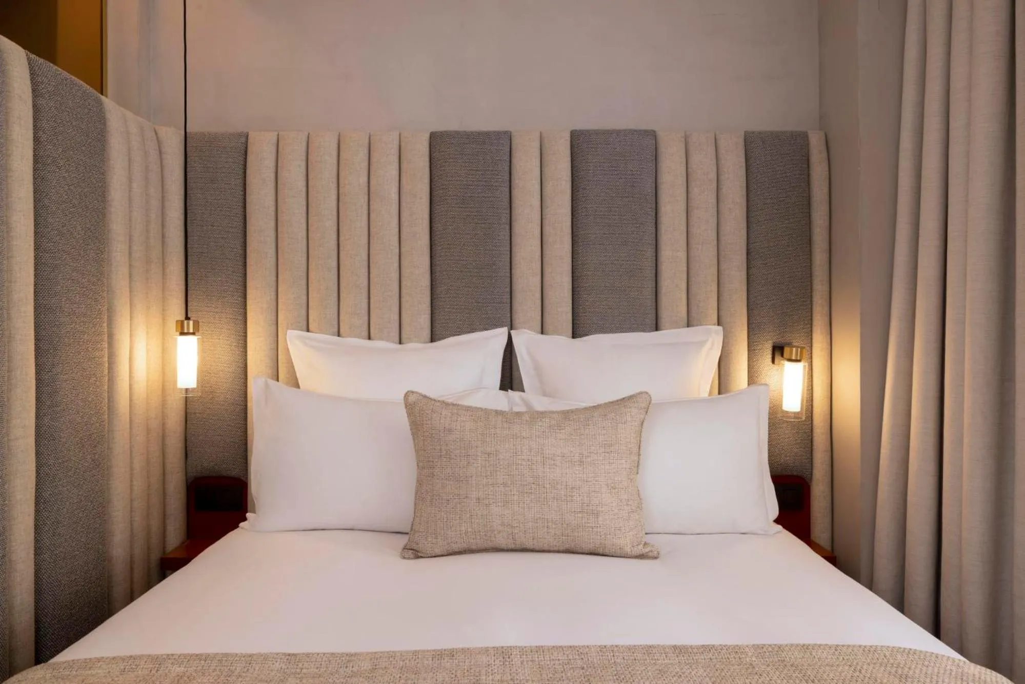 Bedroom, Bed in Hôtel Pilgrim