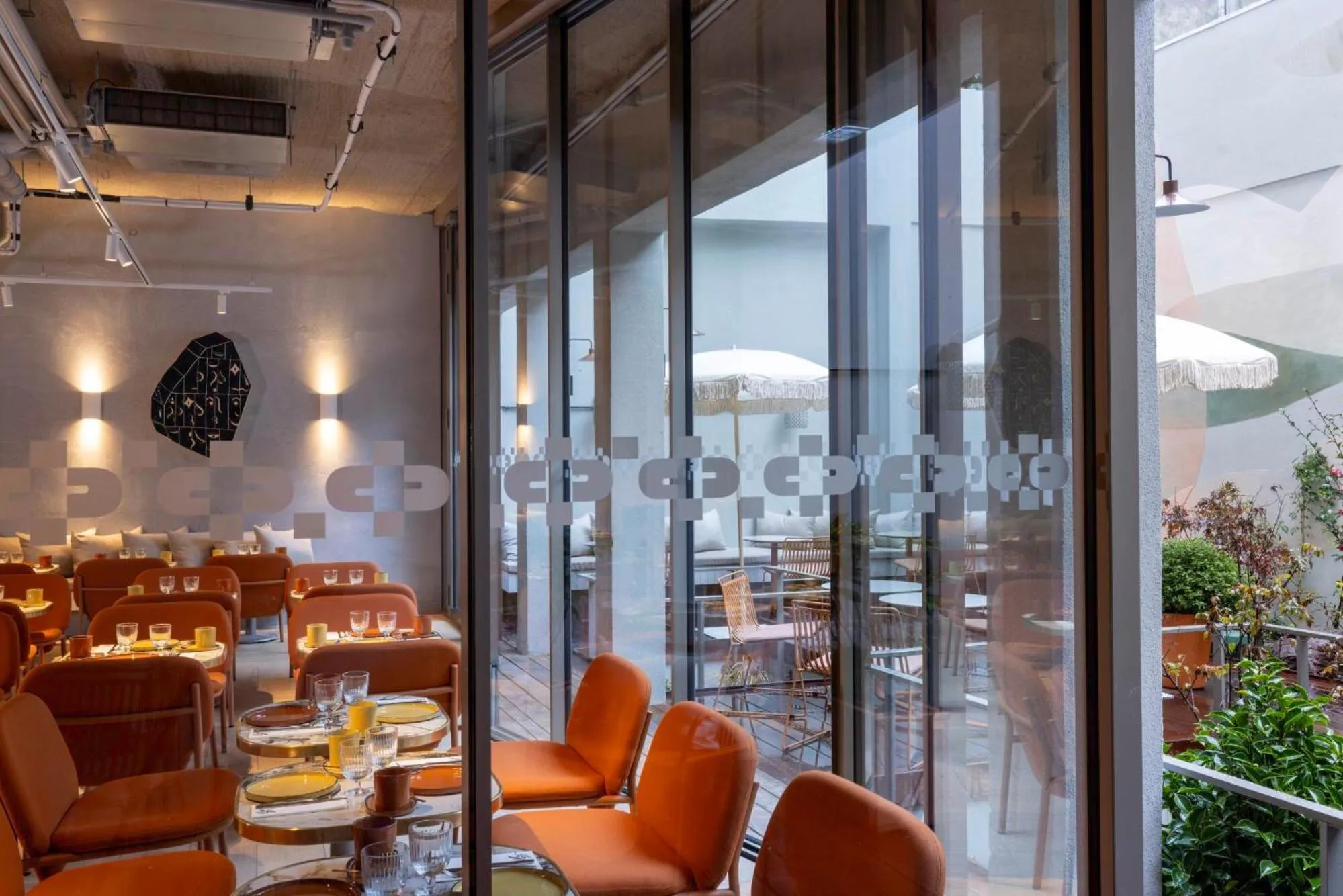 Restaurant/places to eat in Hôtel Pilgrim