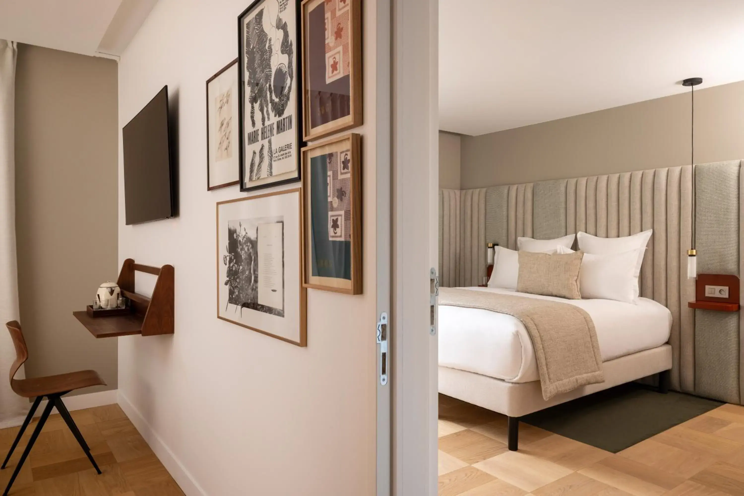 Decorative detail, Bed in Hôtel Pilgrim Decorative detail, Bed in Hôtel Pilgrim