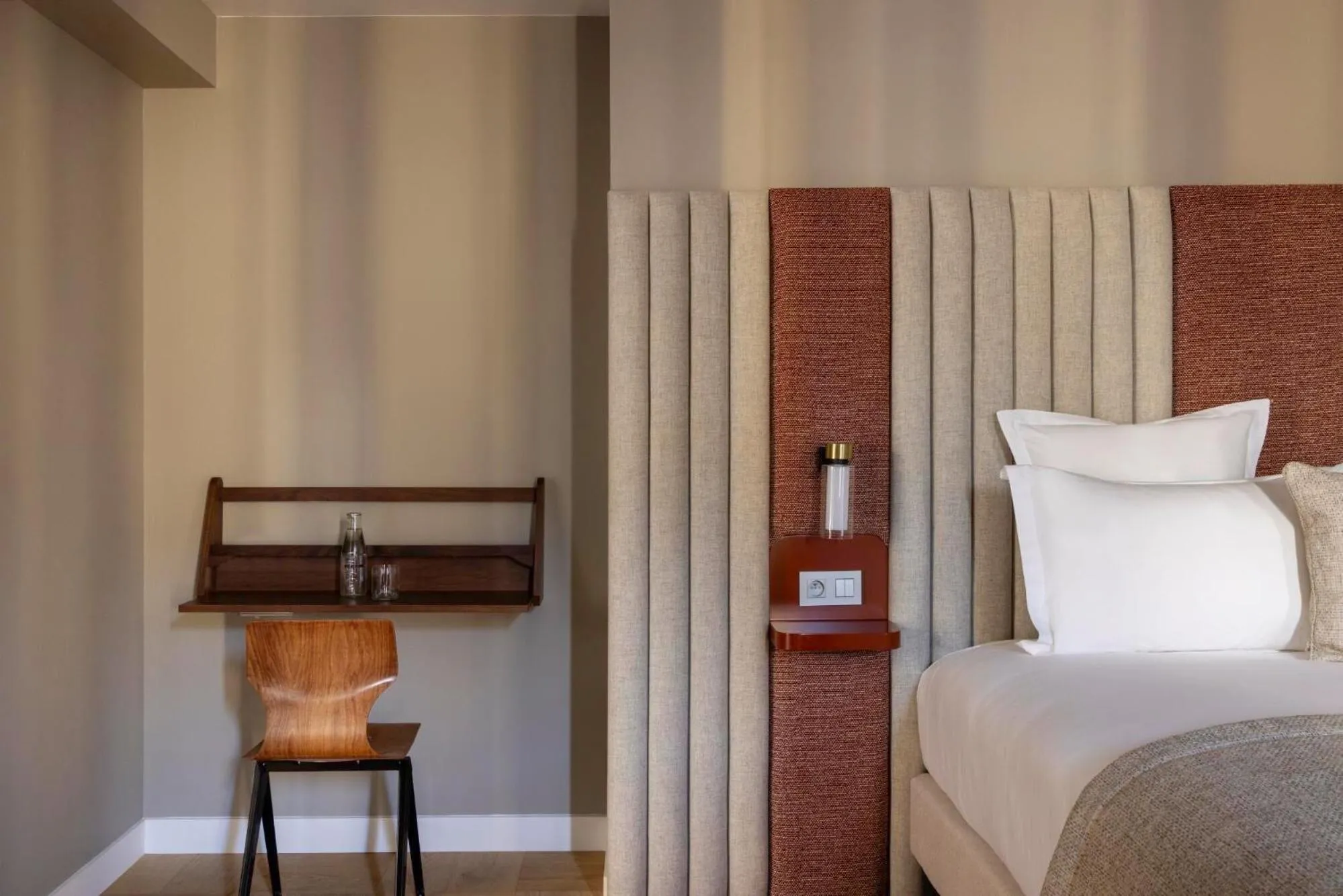 Bedroom, Bed in Hôtel Pilgrim