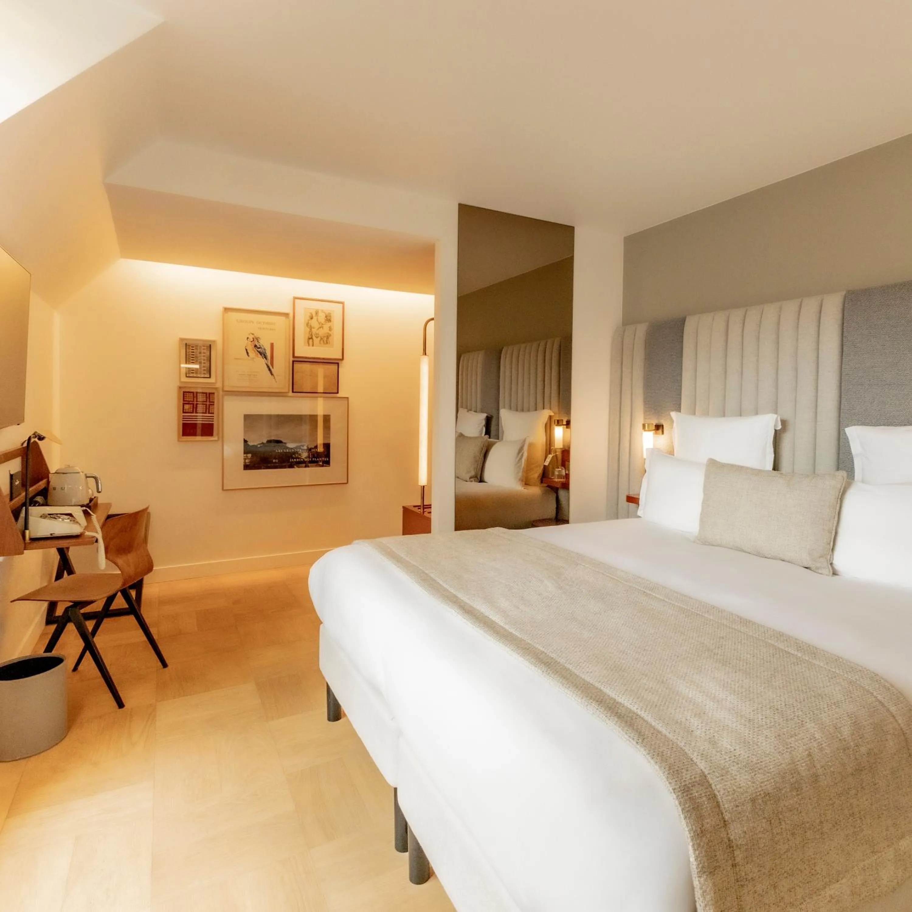 Photo of the whole room, Bed in Hôtel Pilgrim