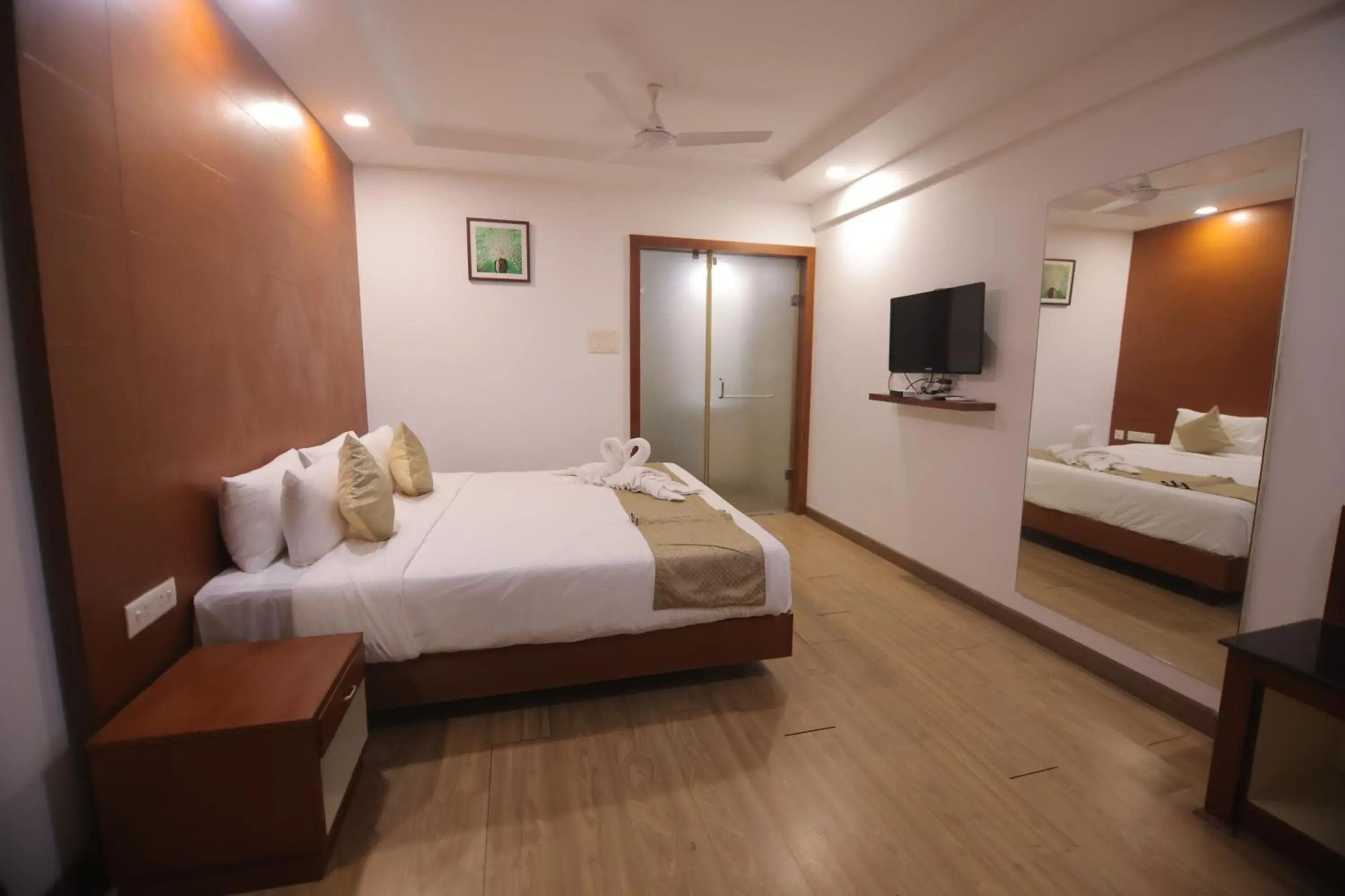 Superior King Suite - single occupancy in Nakshatra Emerald Superior King Suite - single occupancy in Nakshatra Emerald