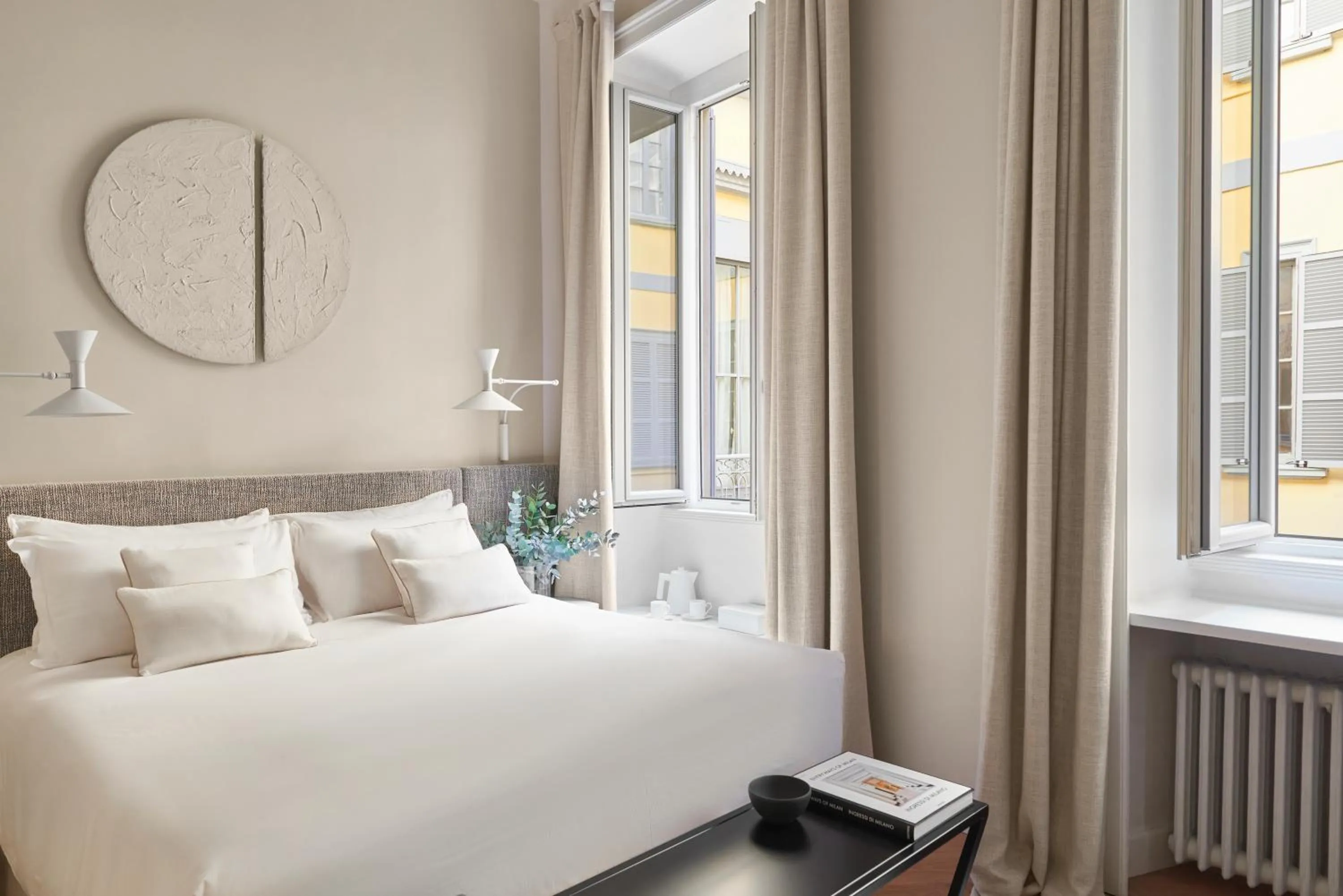 Bedroom, Bed in Crossing Manzoni