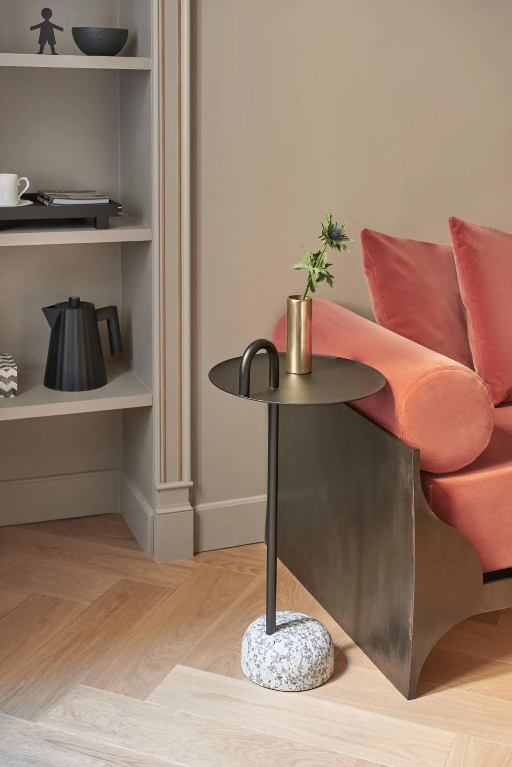 Decorative detail in Crossing Manzoni