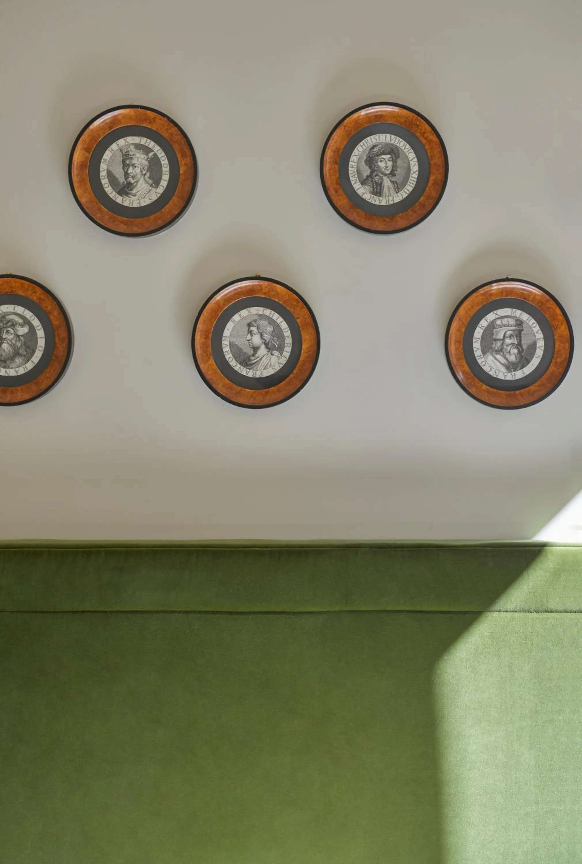 Decorative detail in Crossing Manzoni