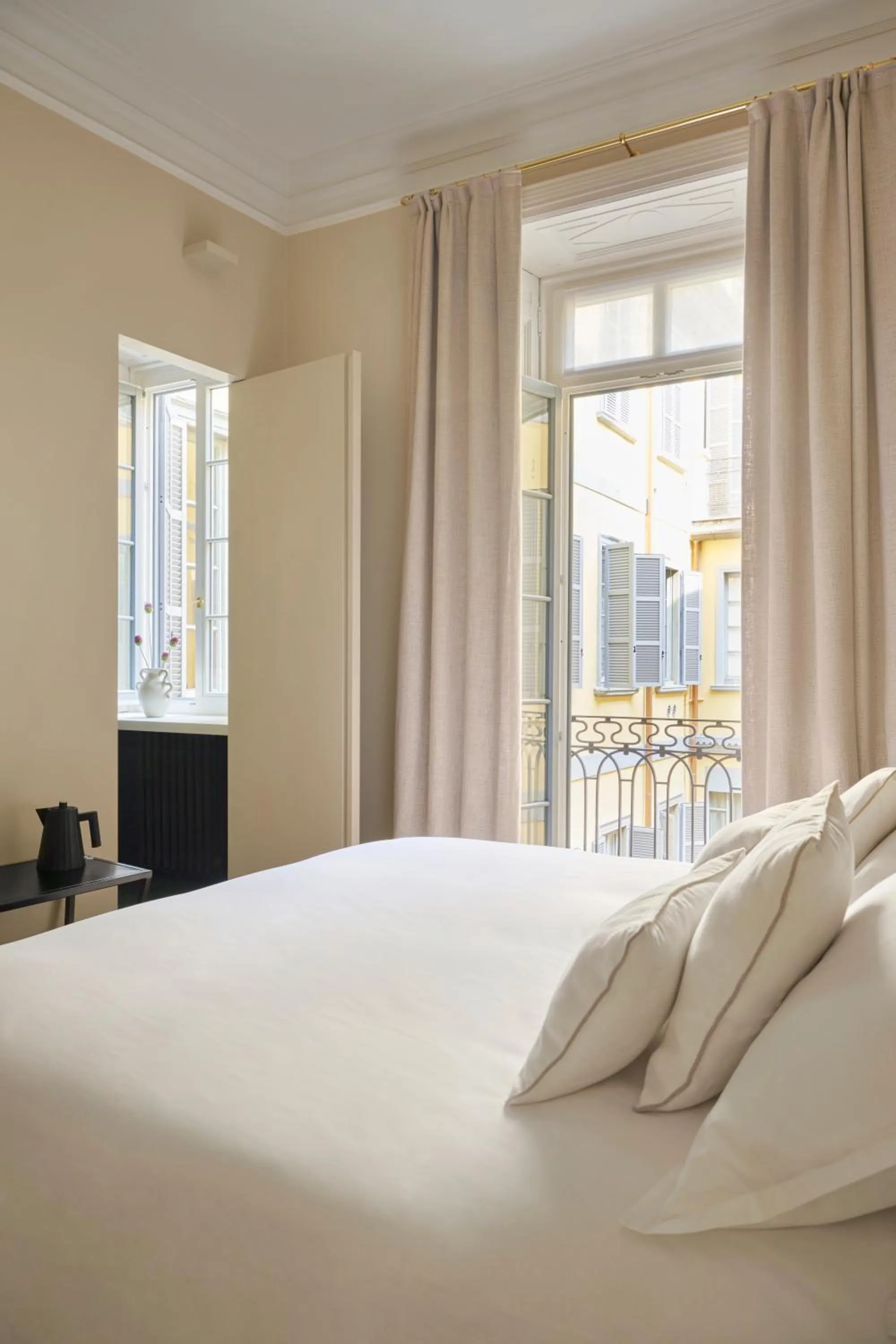 Bed in Crossing Manzoni