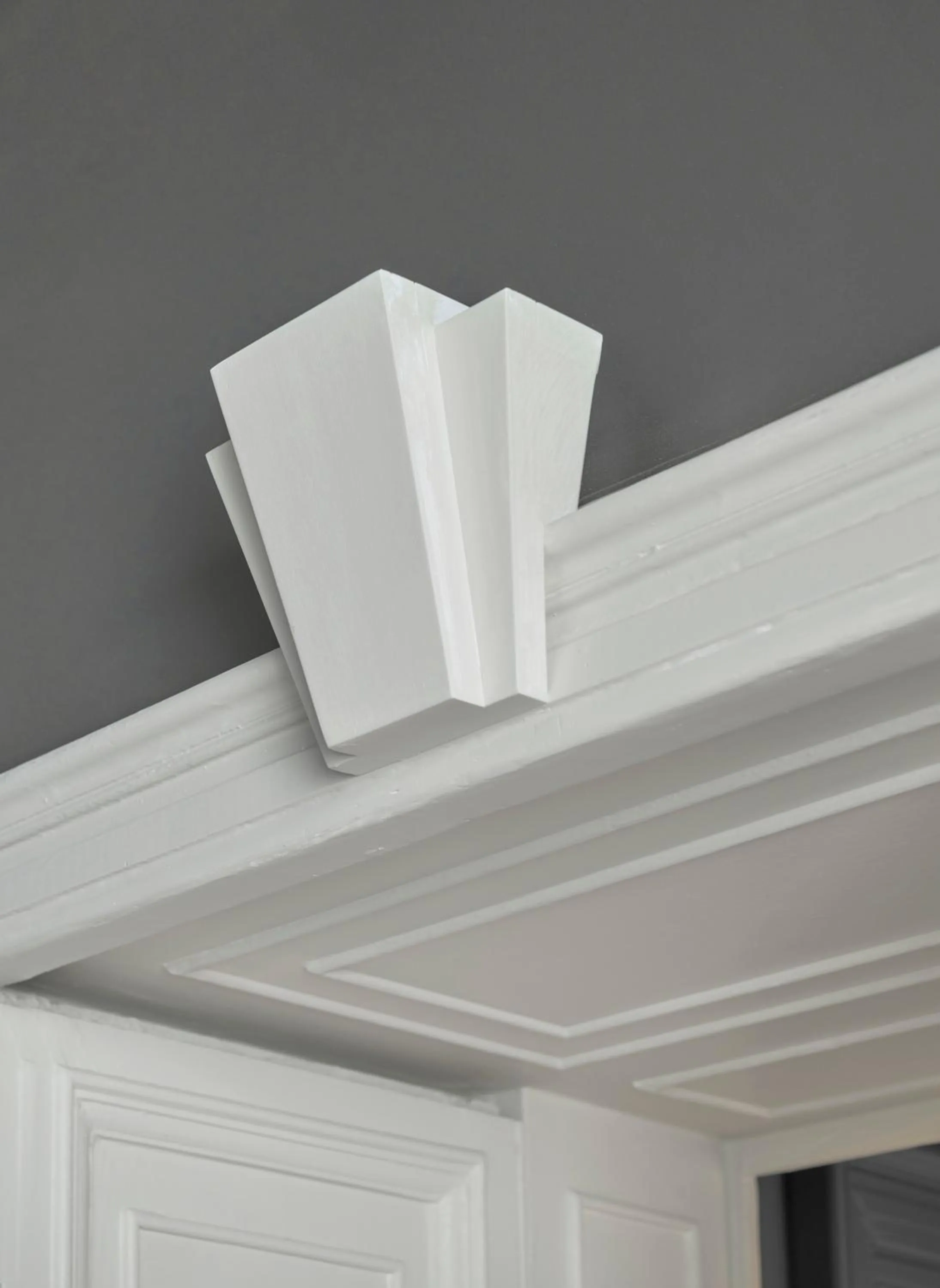 Decorative detail in Crossing Manzoni