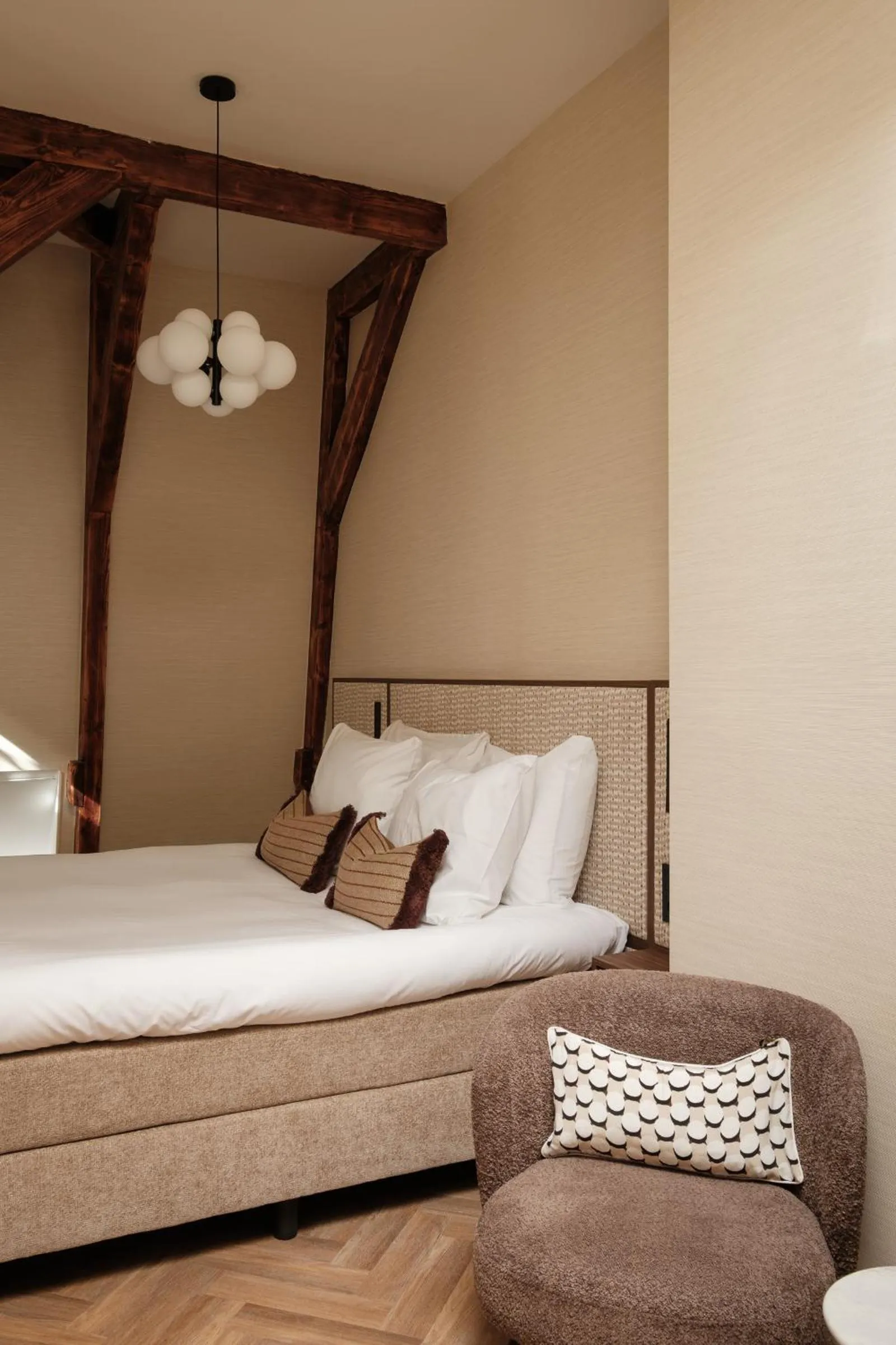 Bed in Parklane Hotel