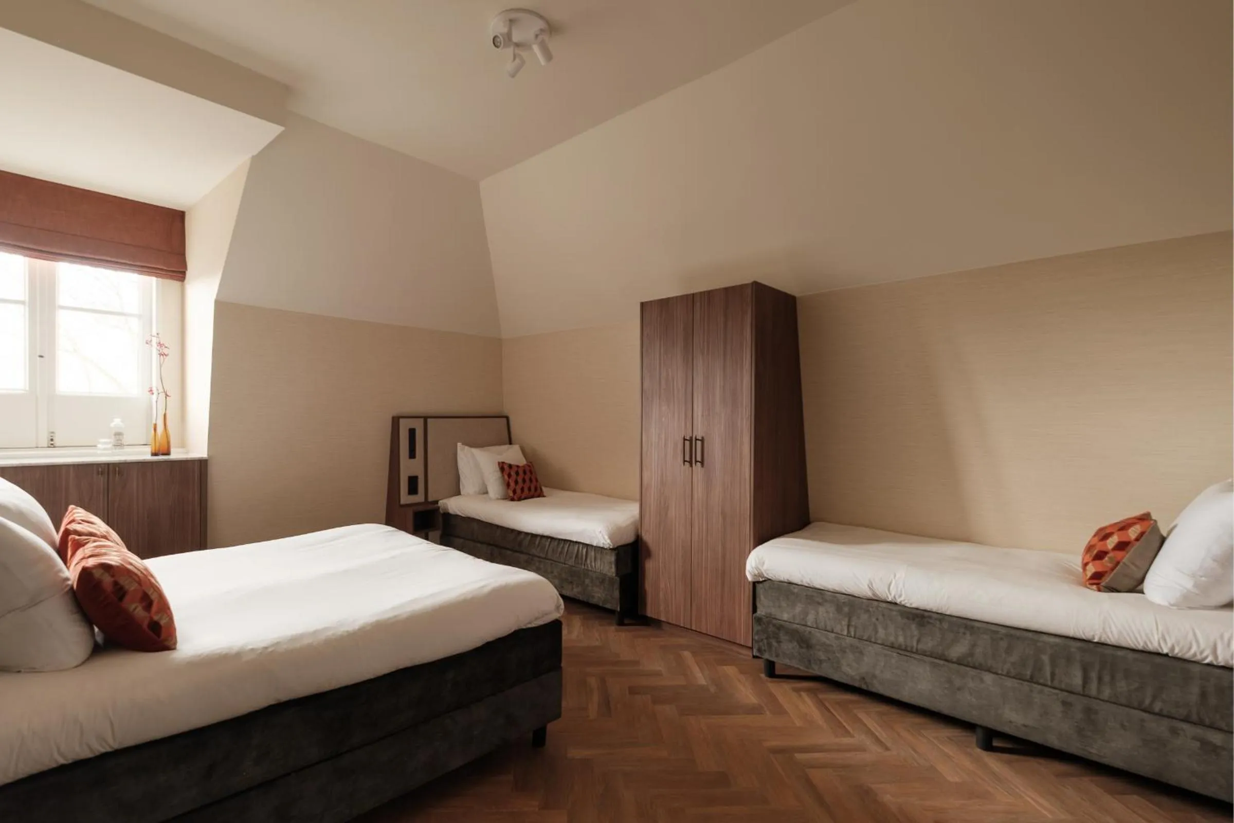 Bed in Parklane Hotel