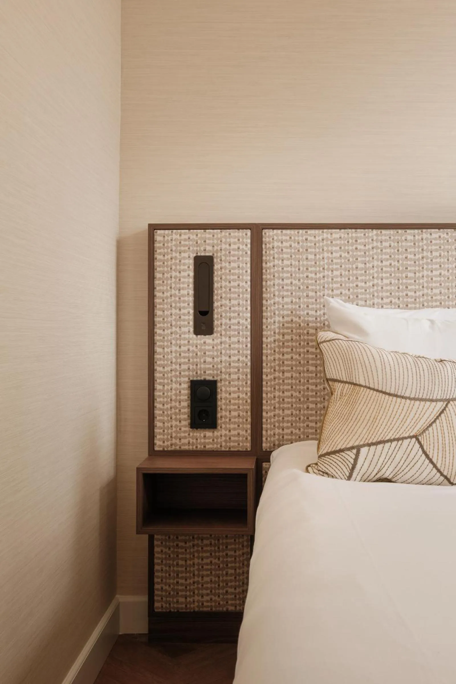 Bed in Parklane Hotel