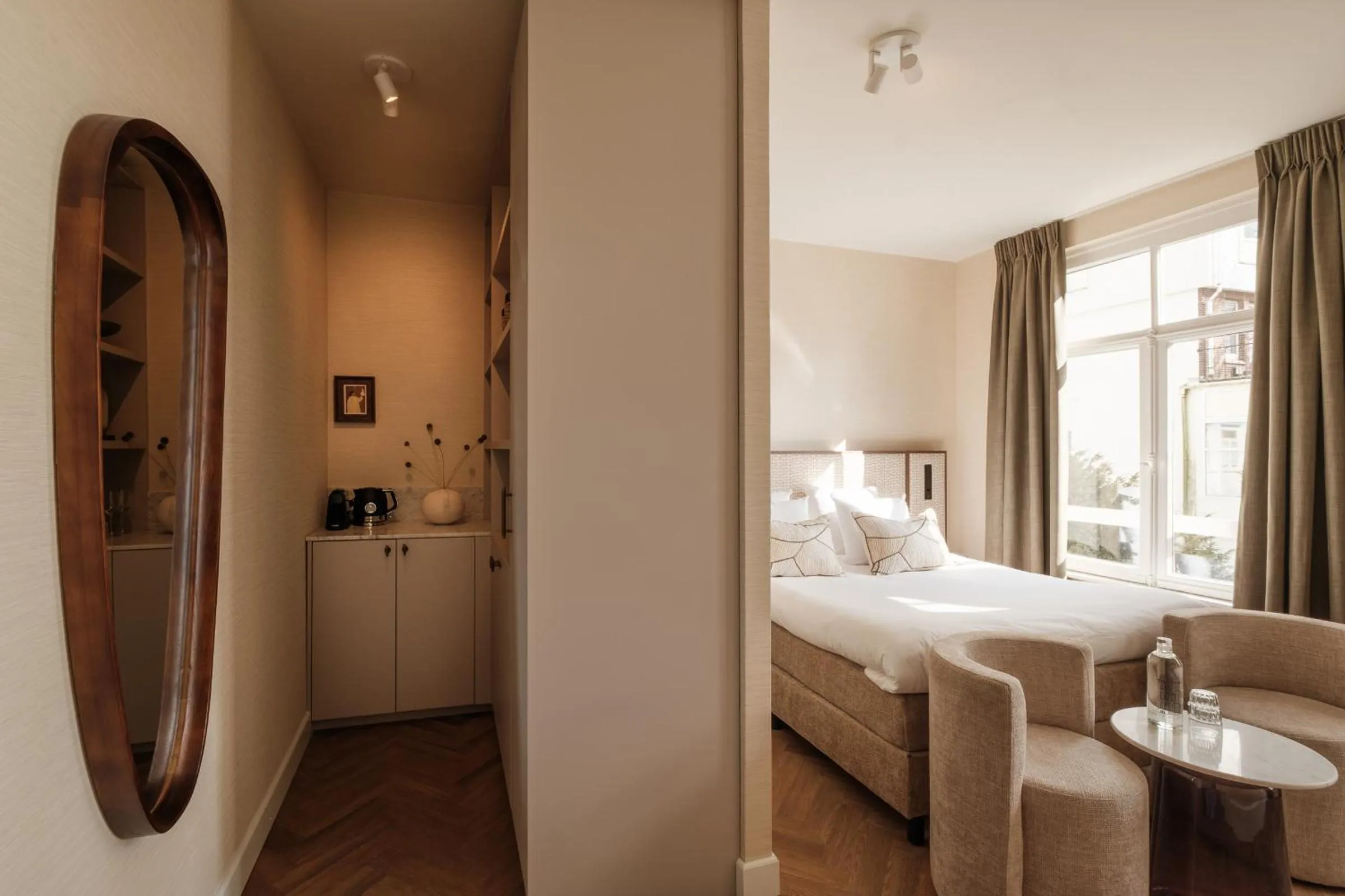 Bed in Parklane Hotel