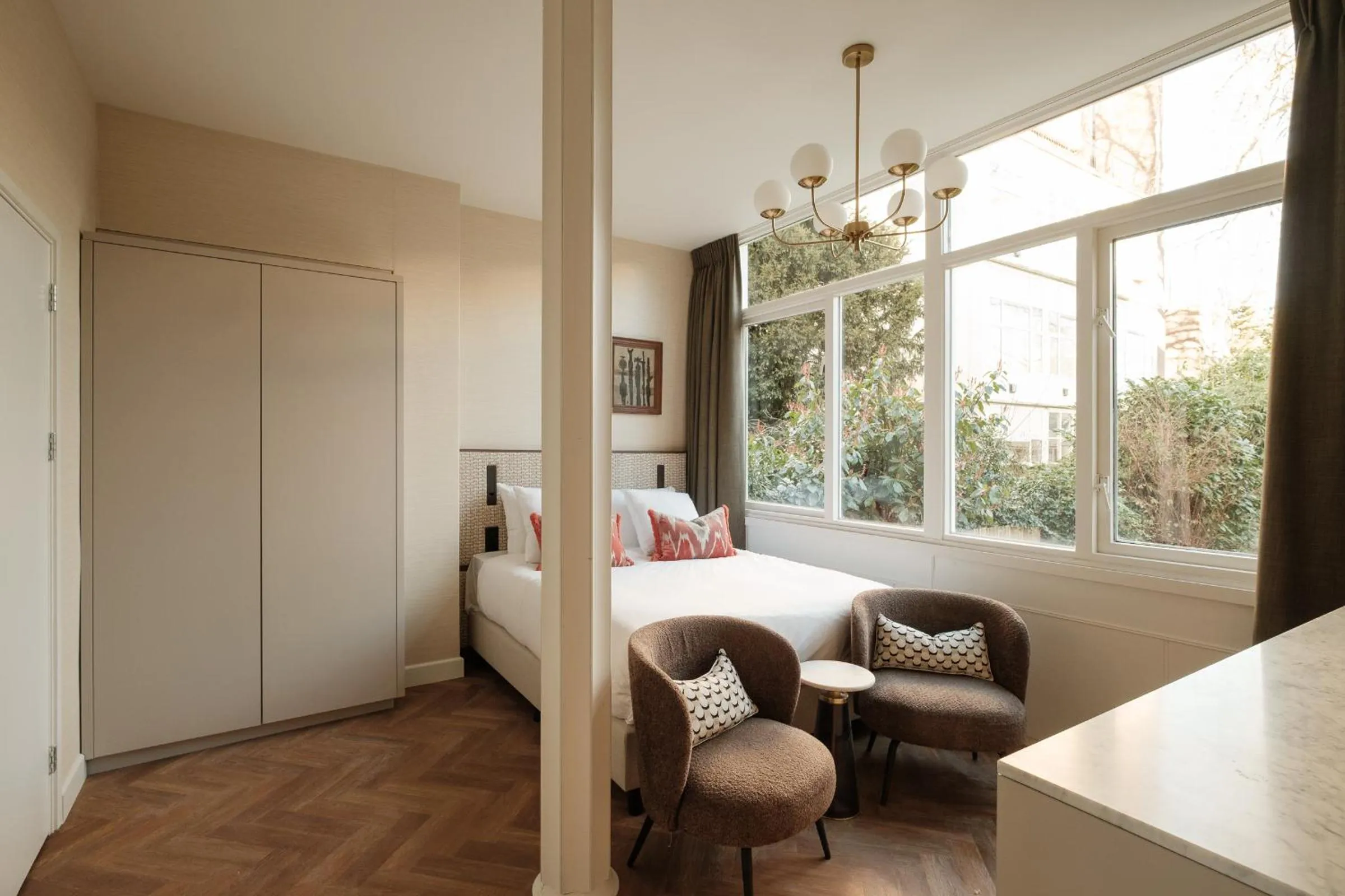 Bed in Parklane Hotel