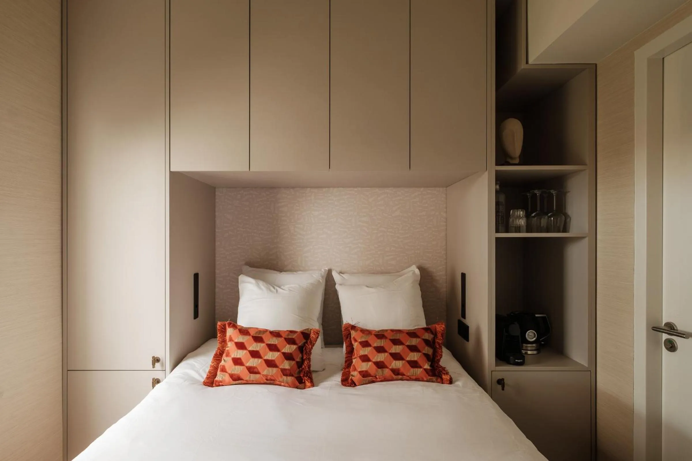 Bed in Parklane Hotel