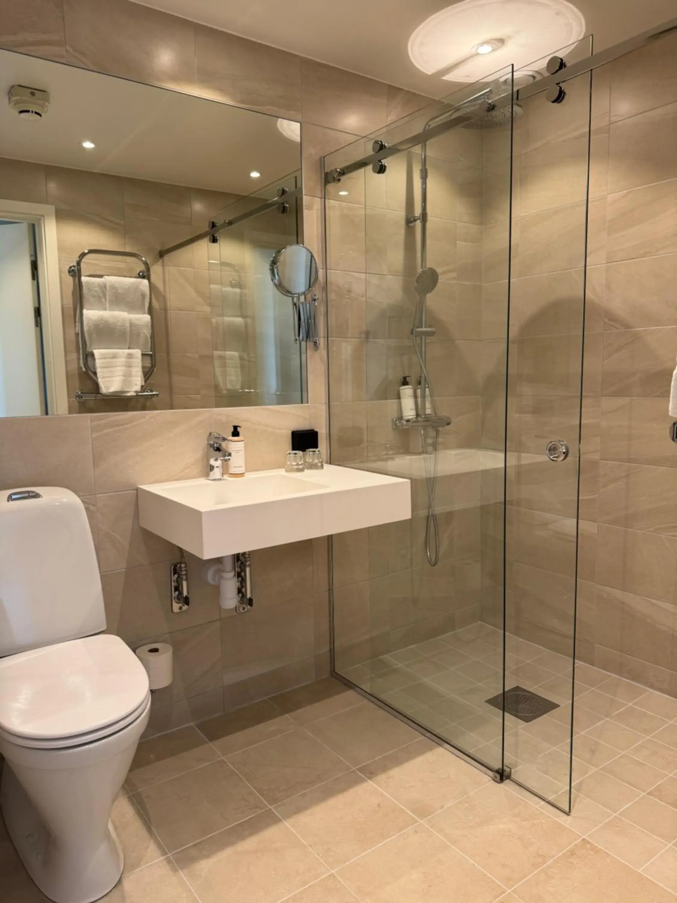 Superior Double Room in Skåvsjöholm, hotell & konferens Superior Double Room in Skåvsjöholm, hotell & konferens