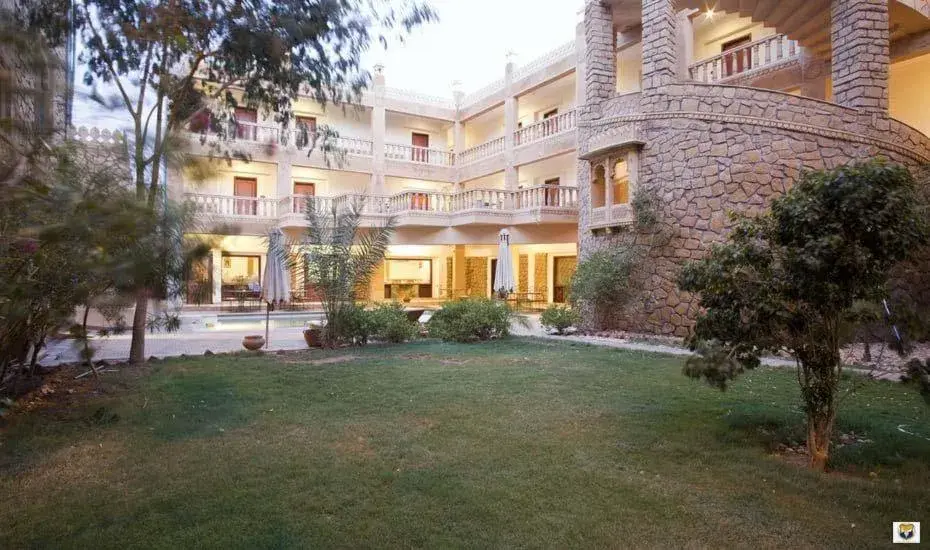 Garden in Hotel Deoki Niwas Palace Garden in Hotel Deoki Niwas Palace