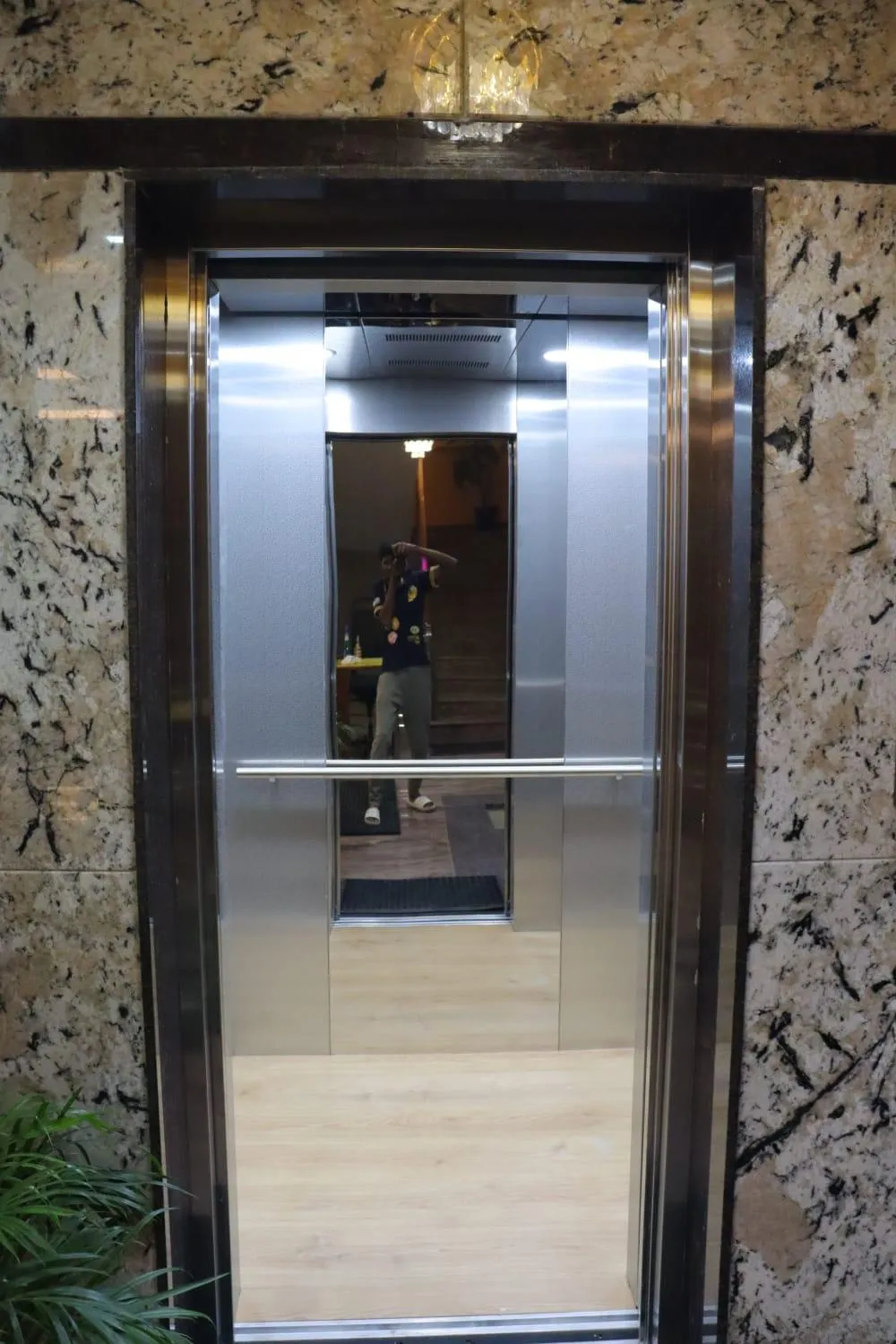 elevator in Otel Feel Comfort